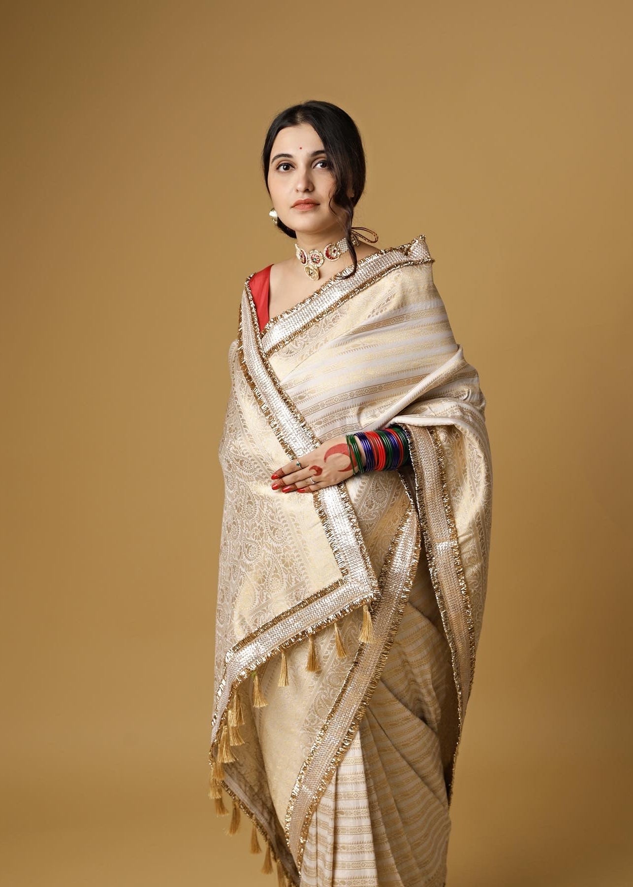 Aayat श्वेत