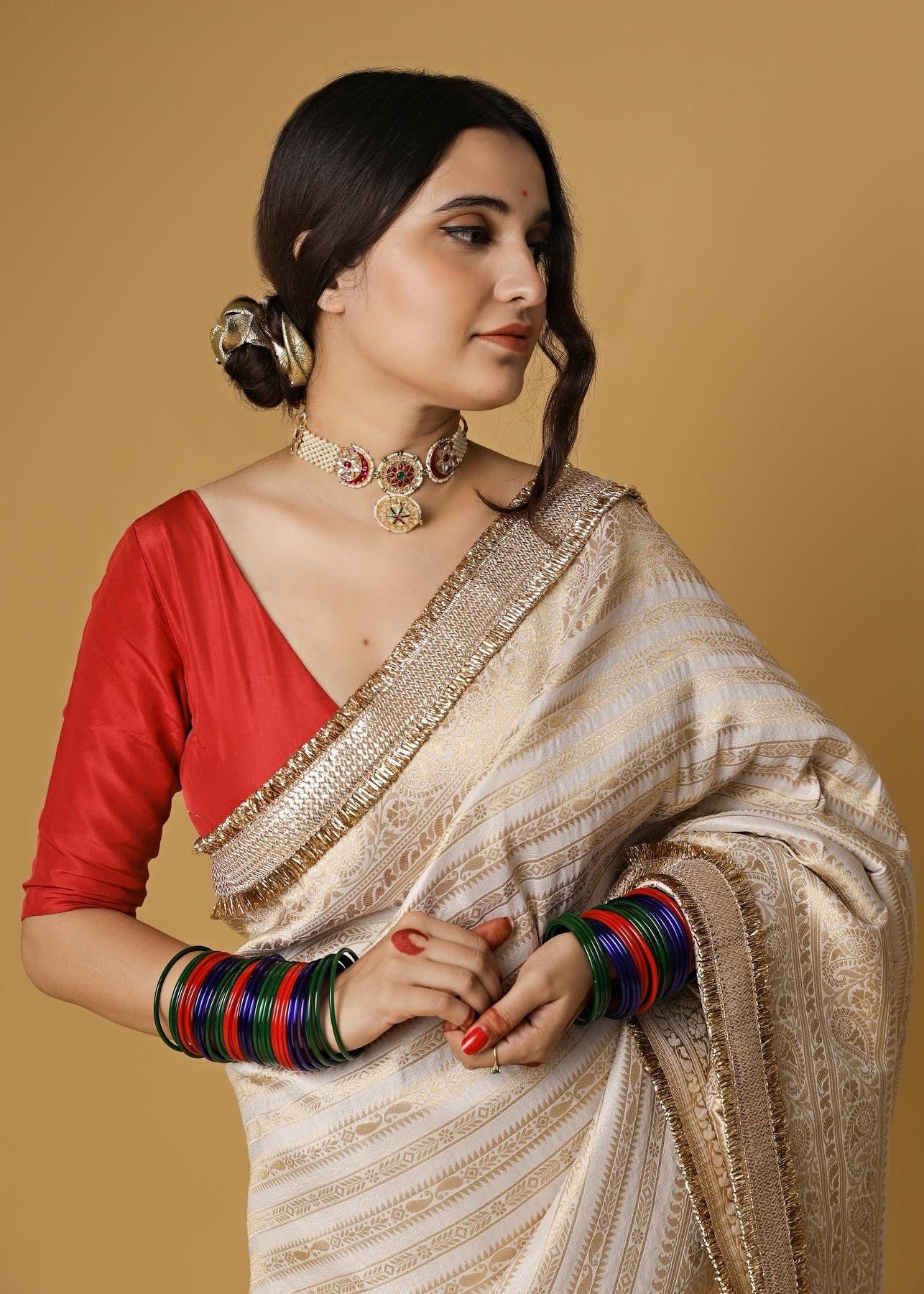 Aayat श्वेत
