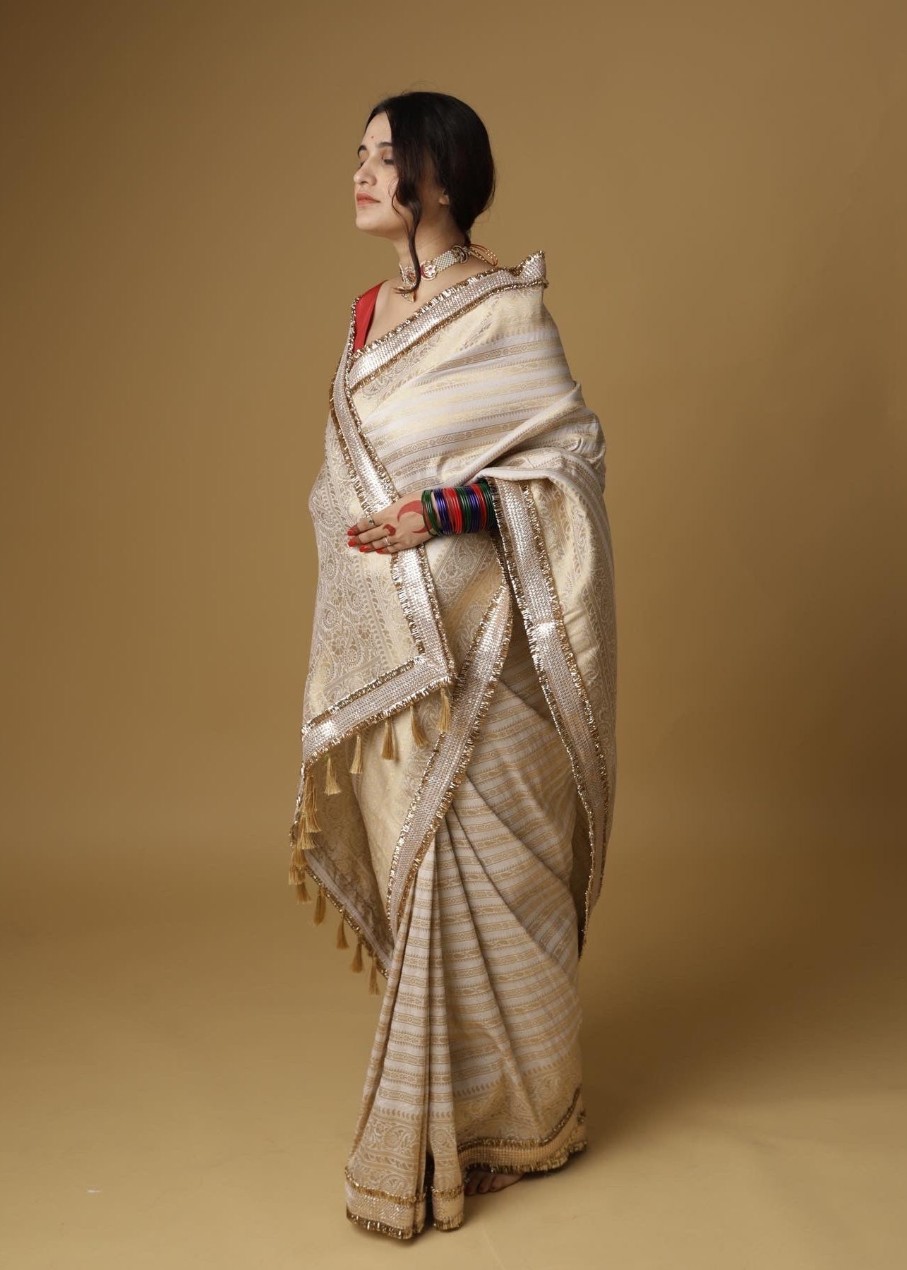 Aayat श्वेत
