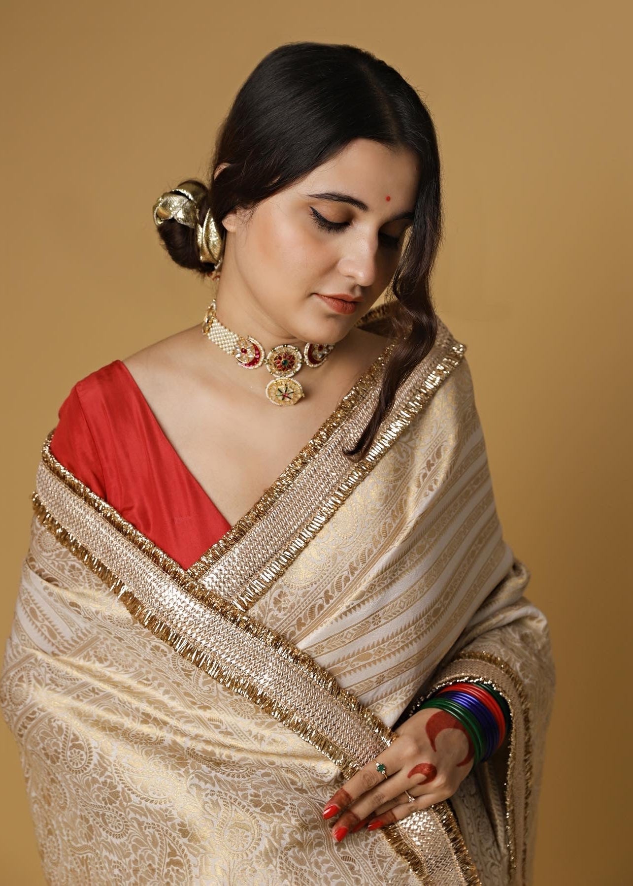 Aayat श्वेत