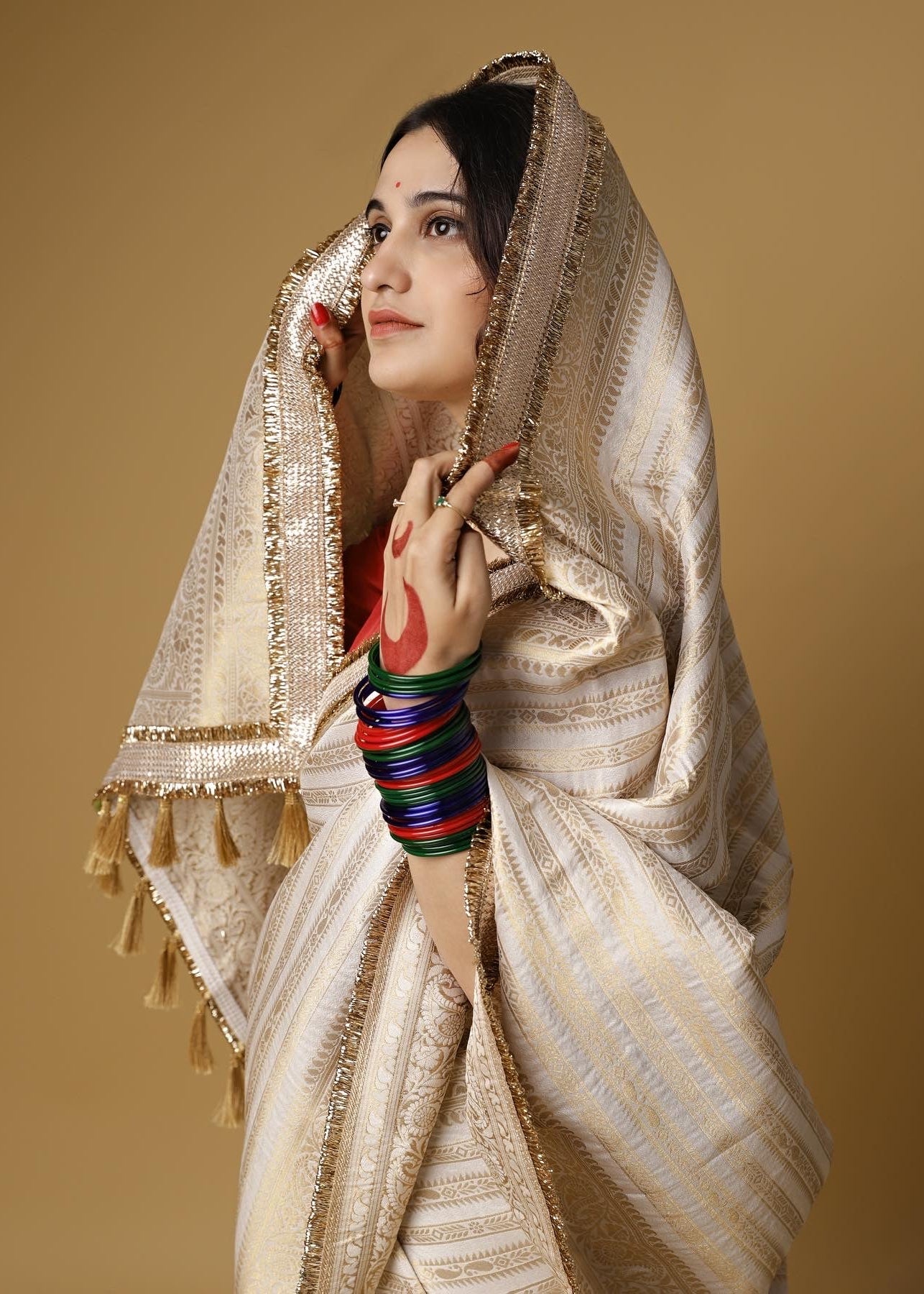 Aayat श्वेत