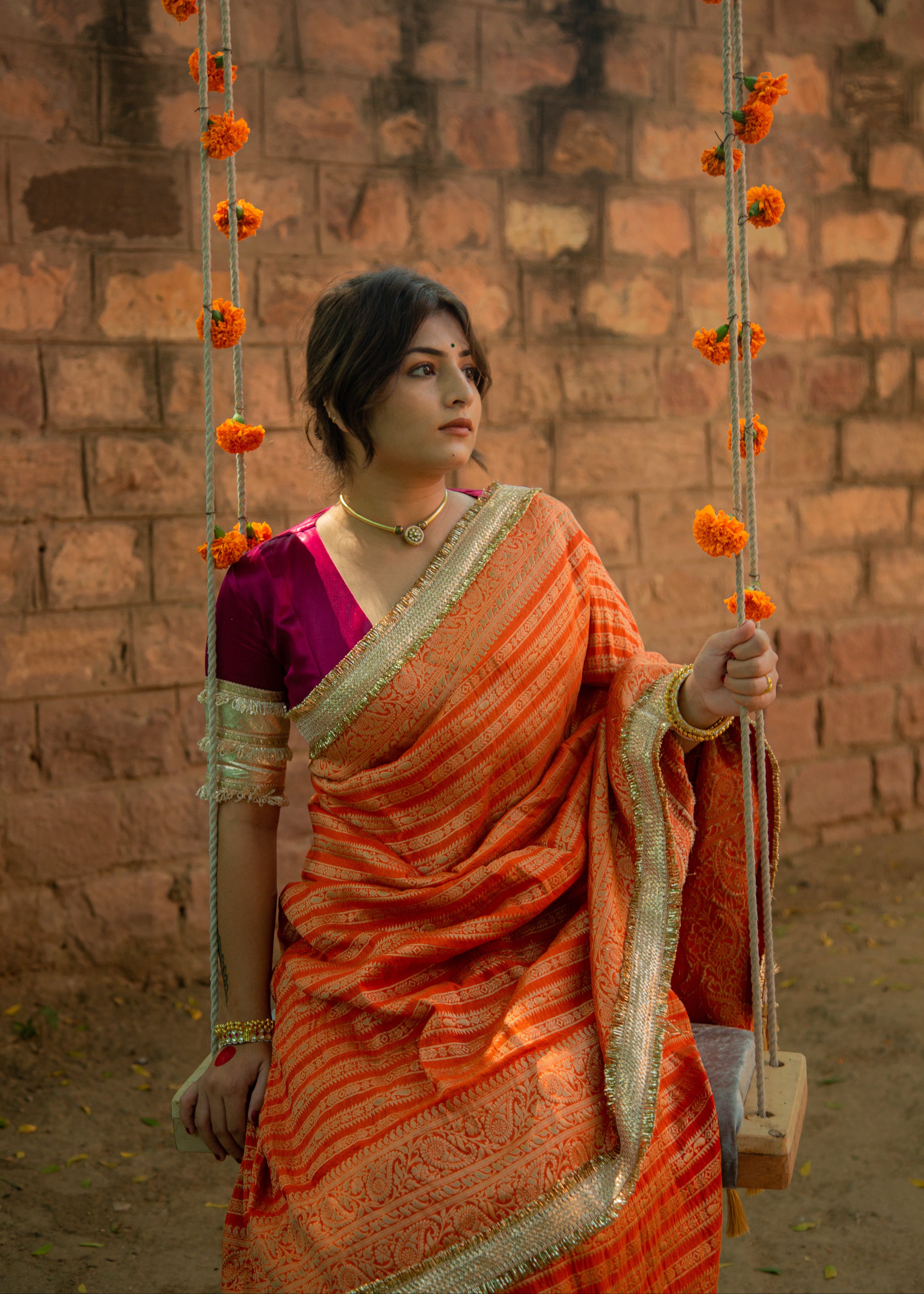 Aayat केसरी