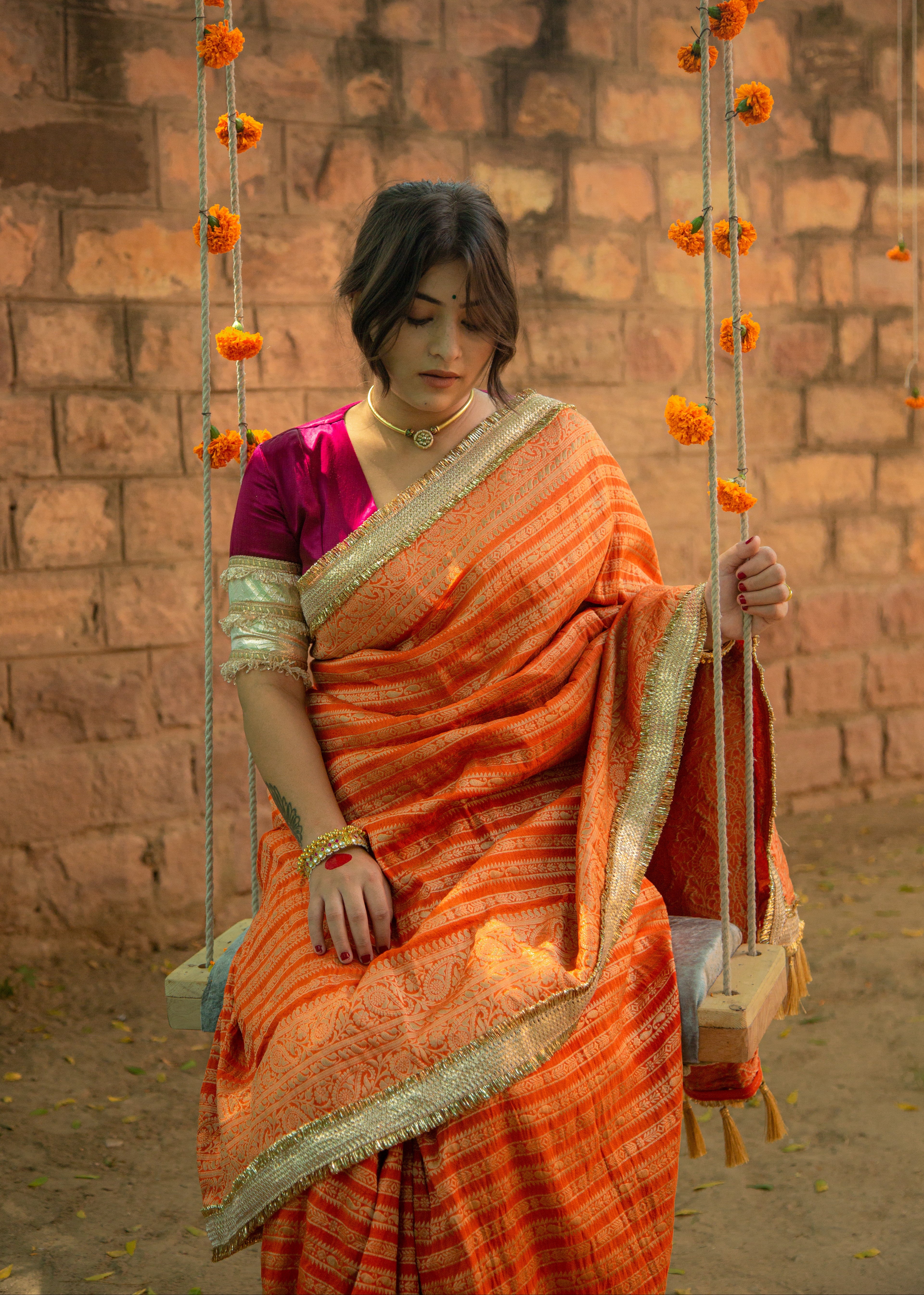 Aayat केसरी