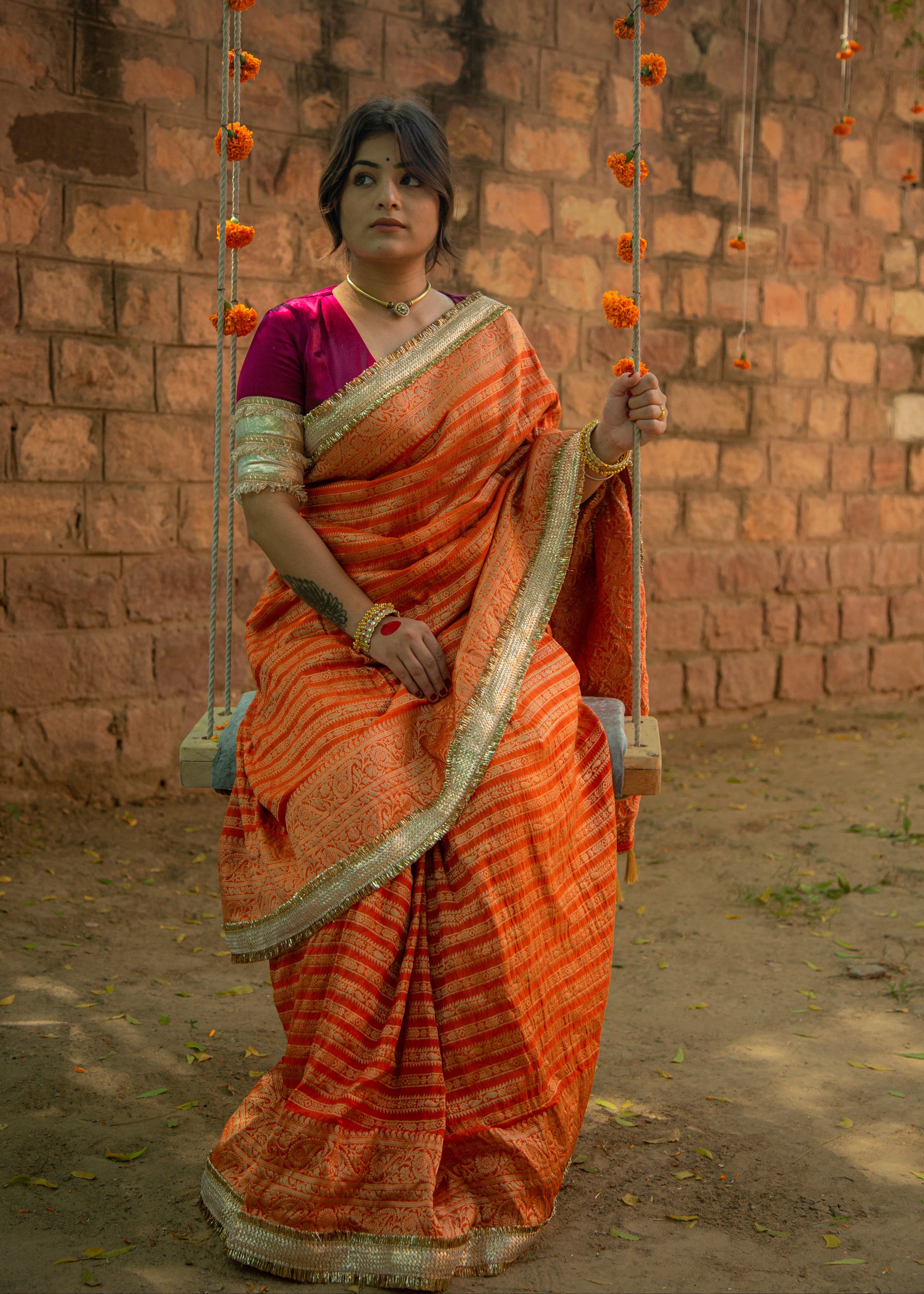 Aayat केसरी