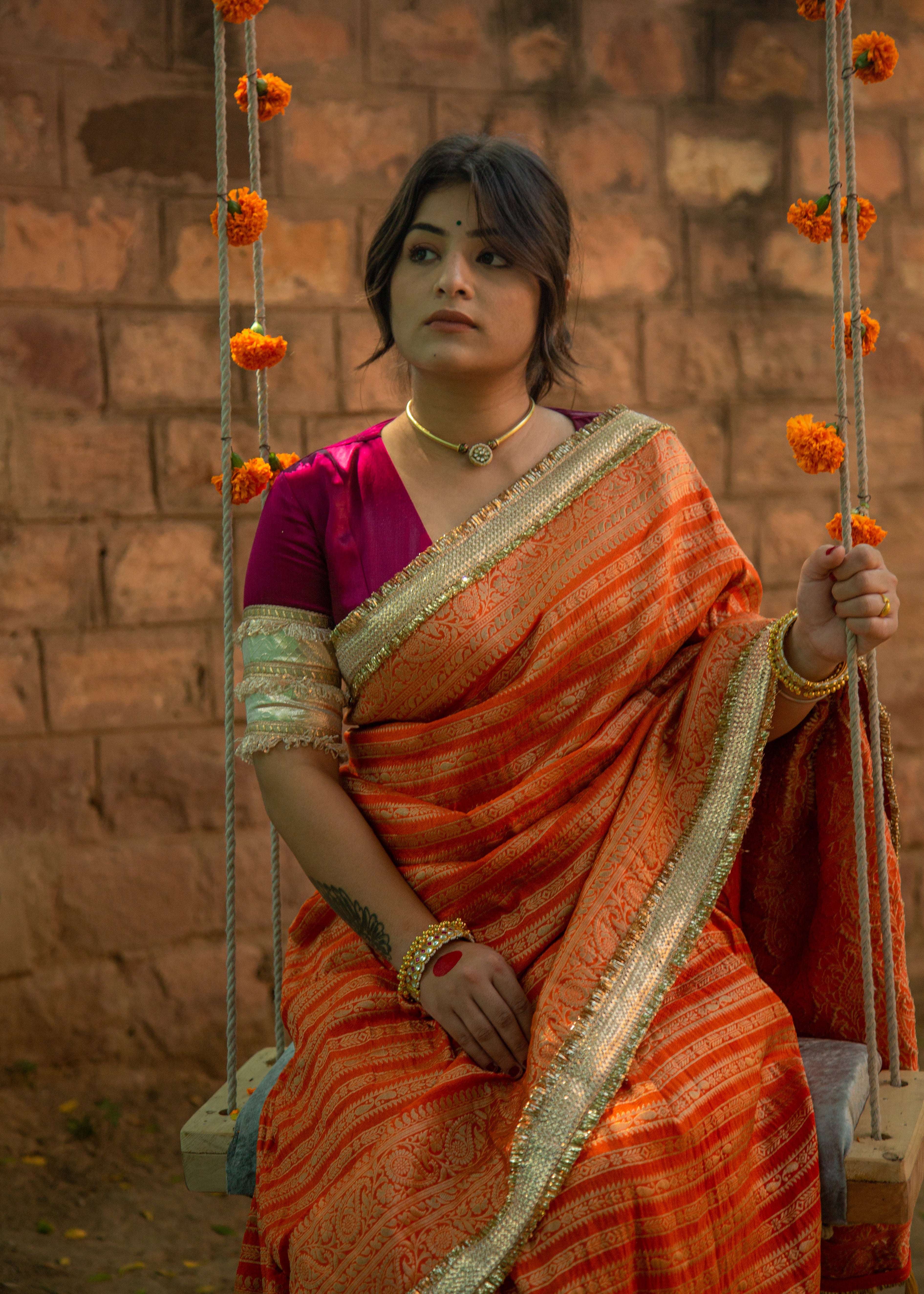 Aayat केसरी