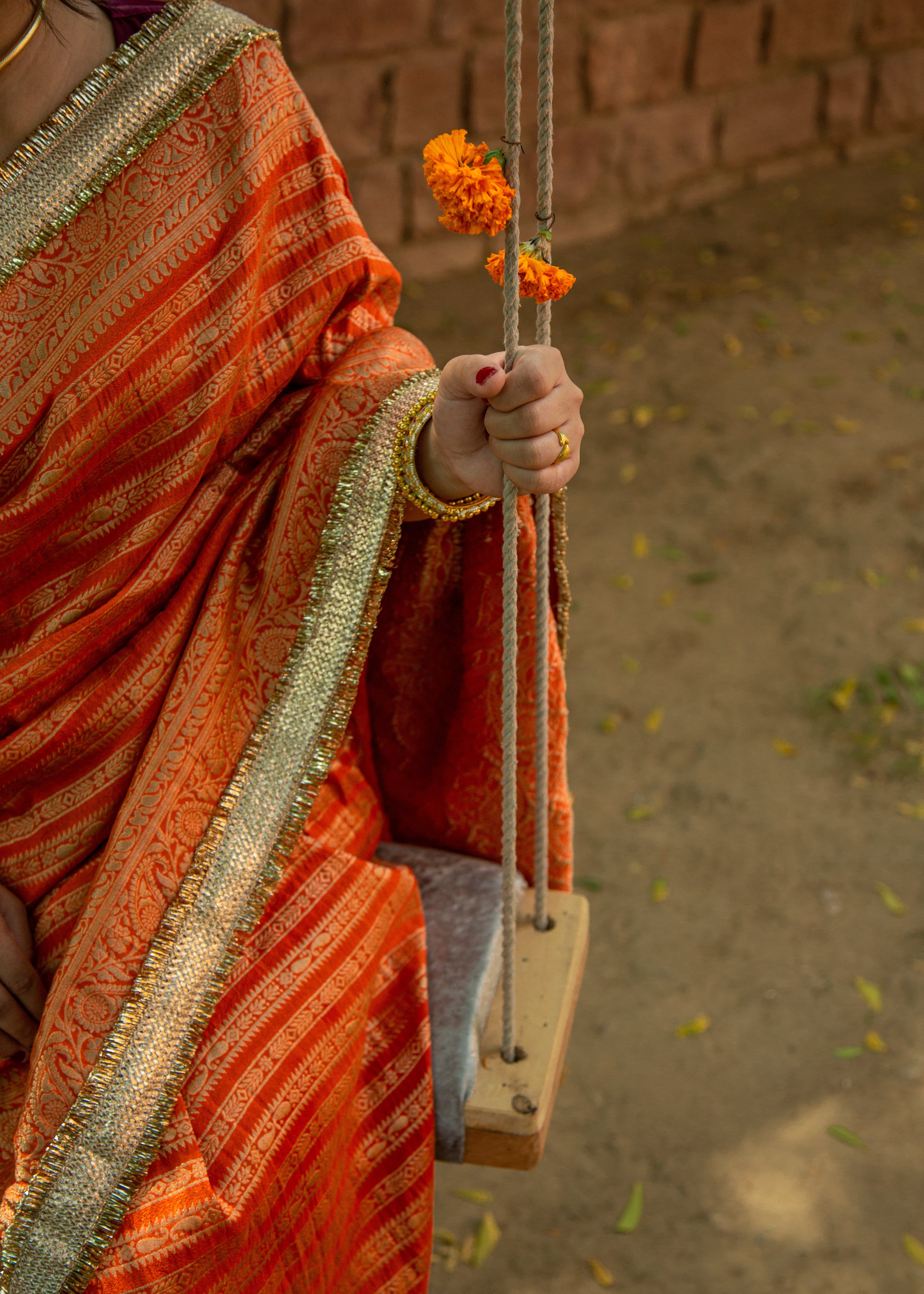 Aayat केसरी