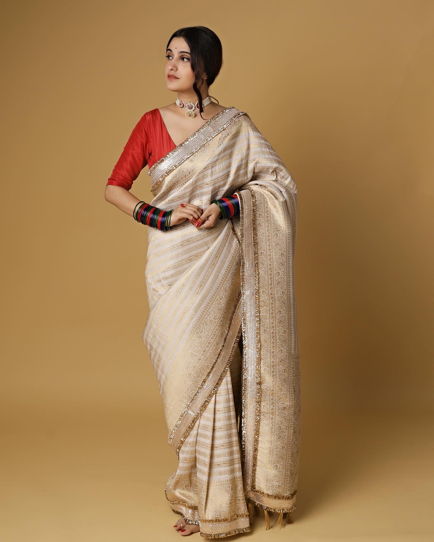 Aayat श्वेत