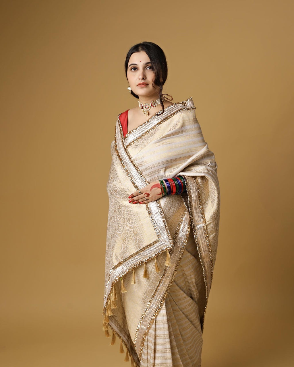 Aayat श्वेत