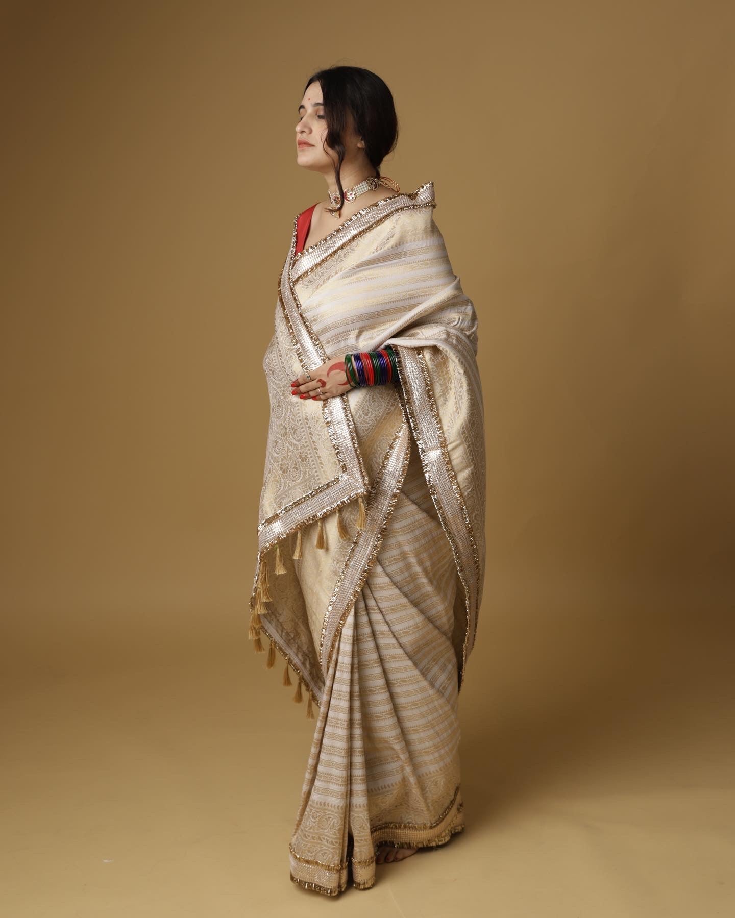Aayat श्वेत