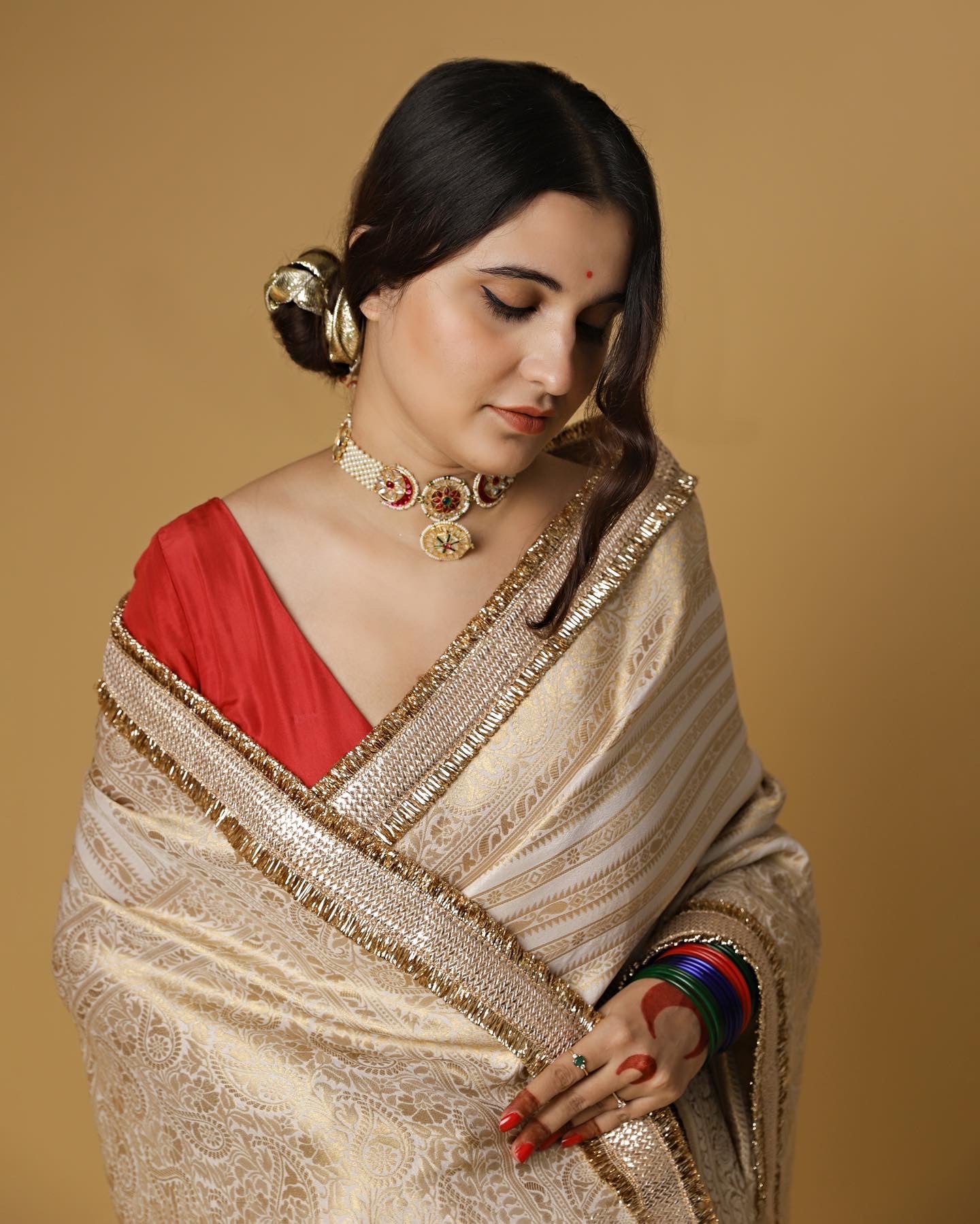 Aayat श्वेत