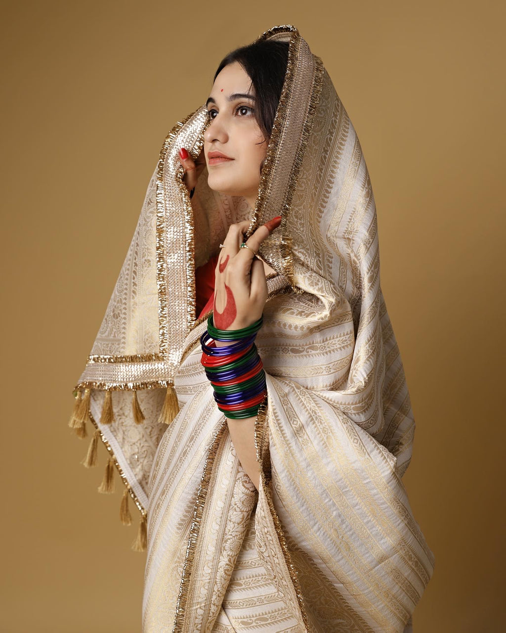 Aayat श्वेत