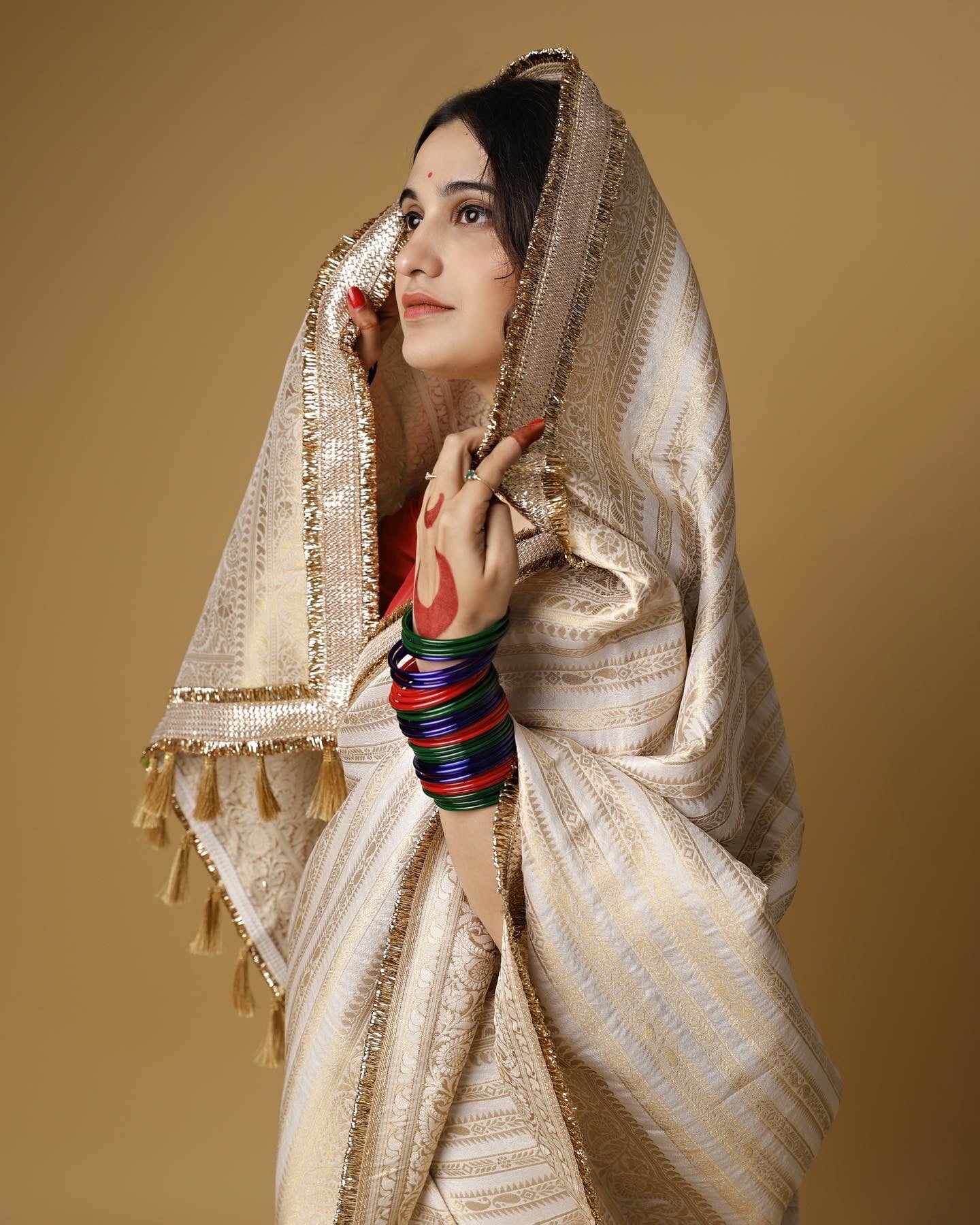 Aayat श्वेत