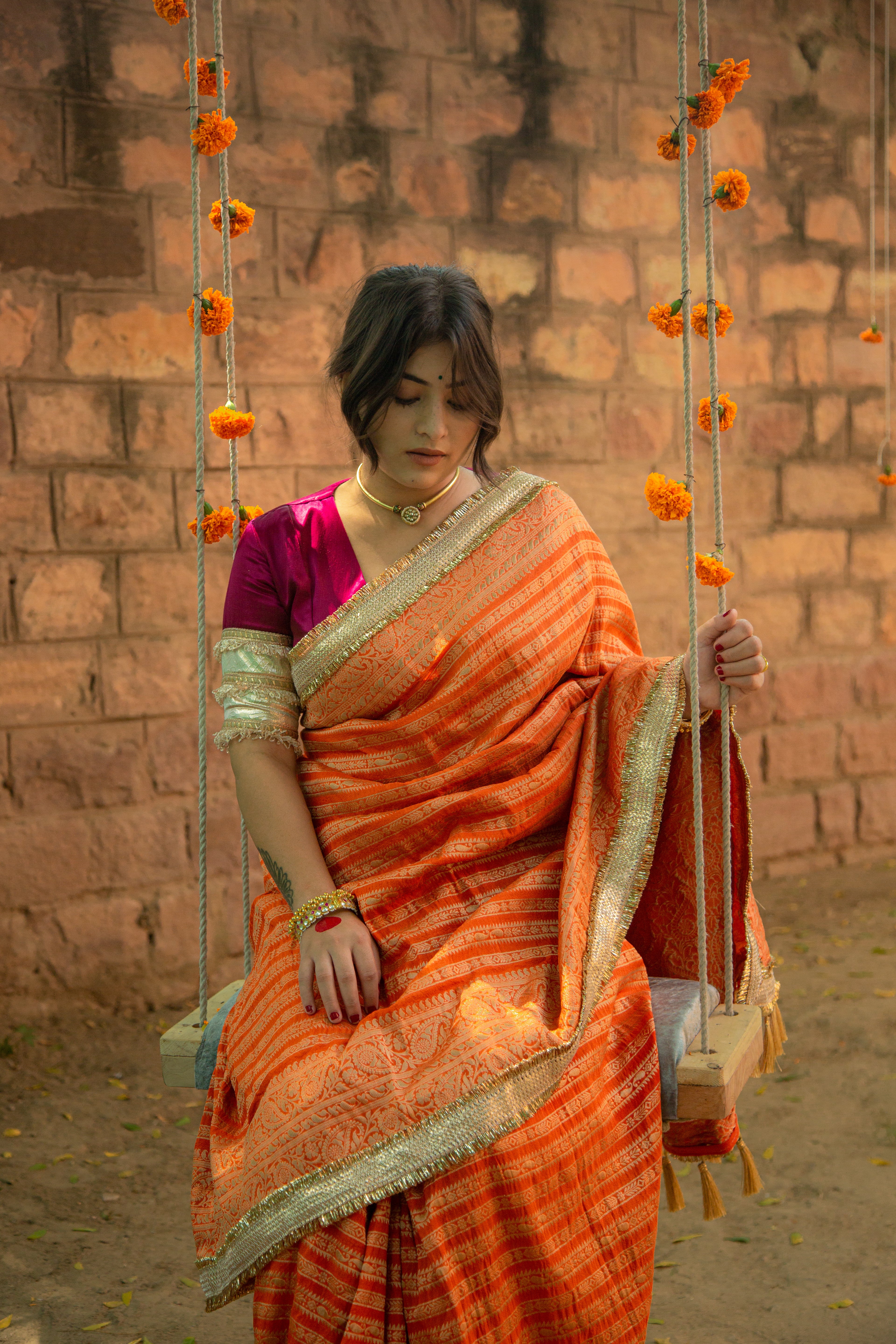 Aayat केसरी