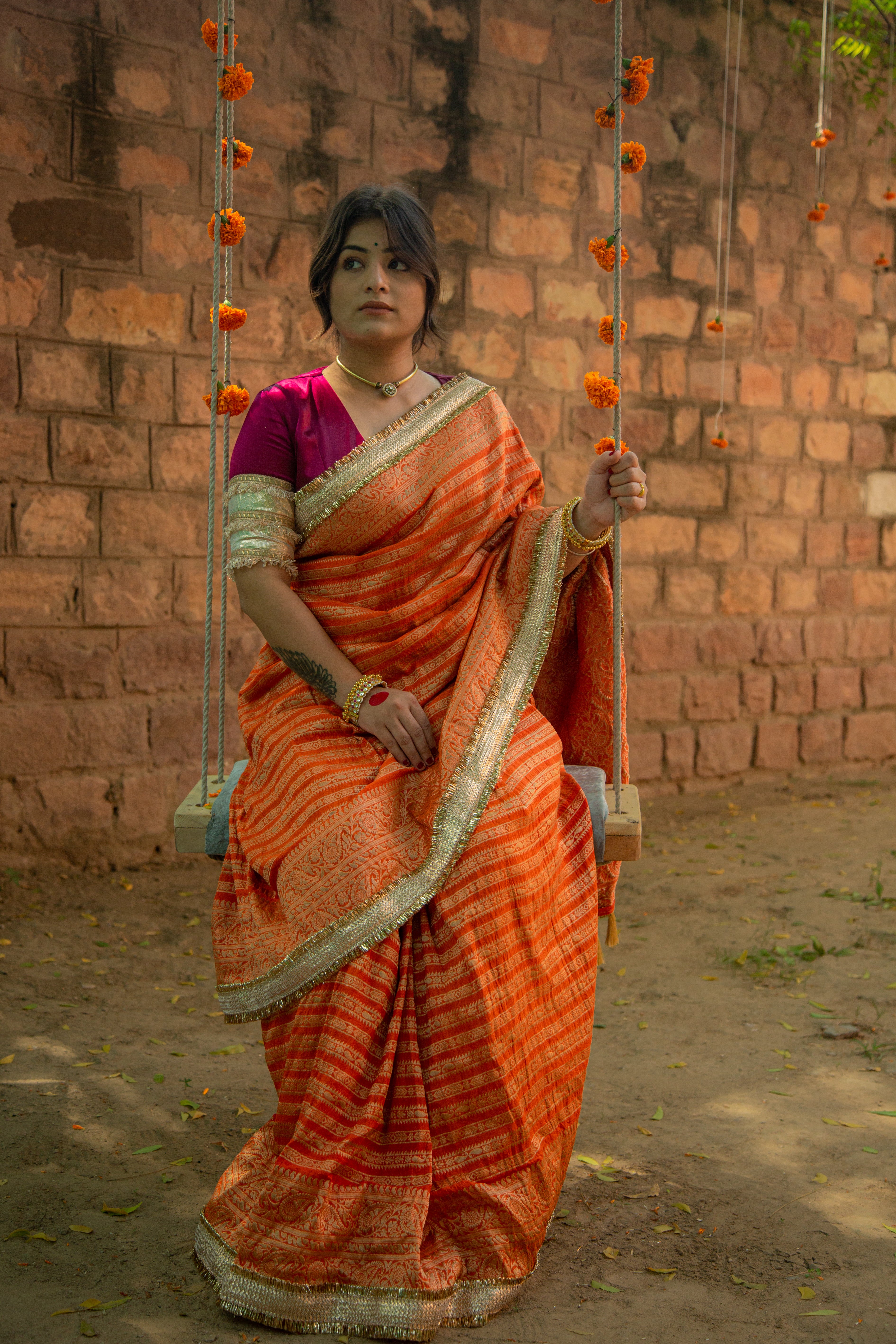 Aayat केसरी