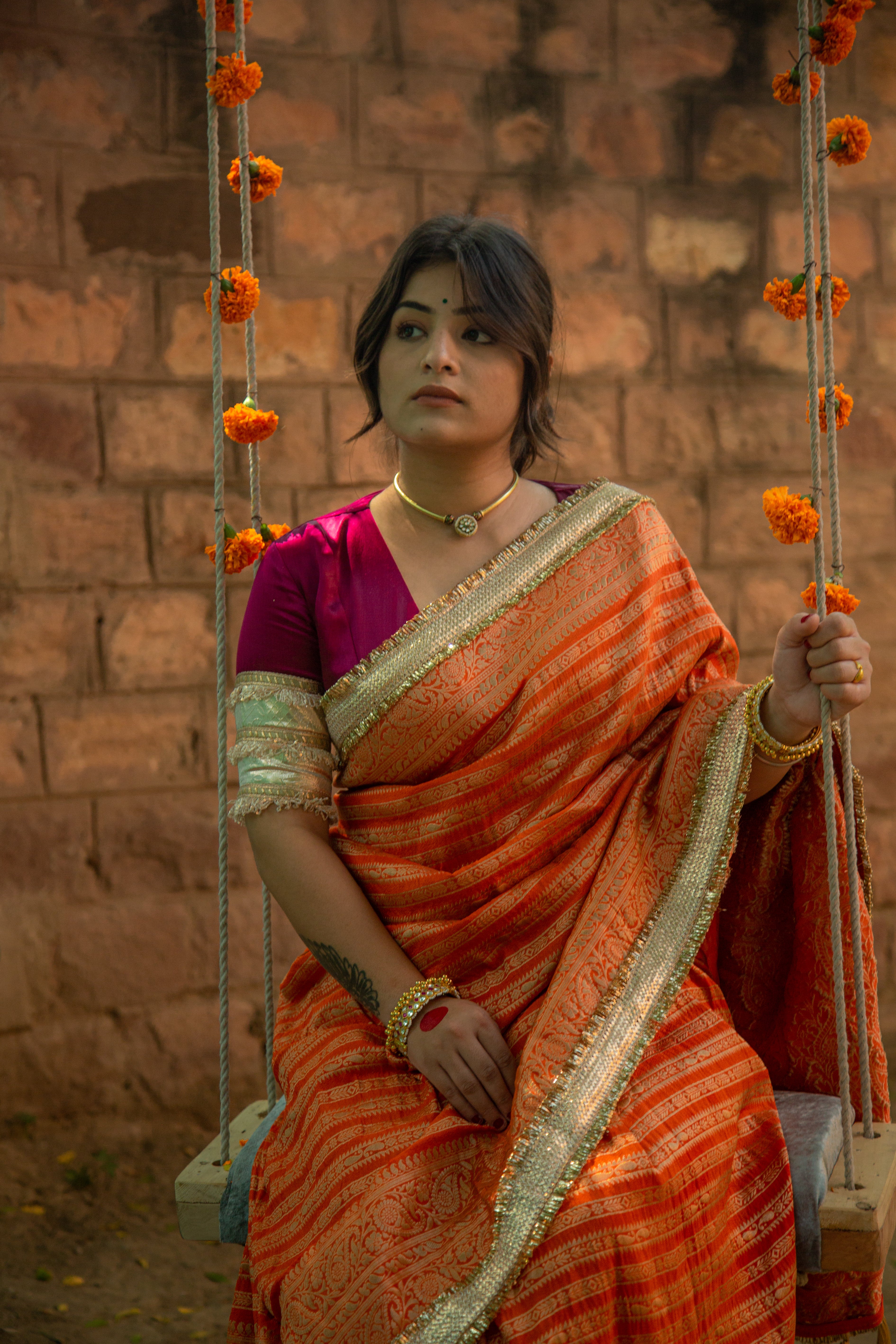 Aayat केसरी