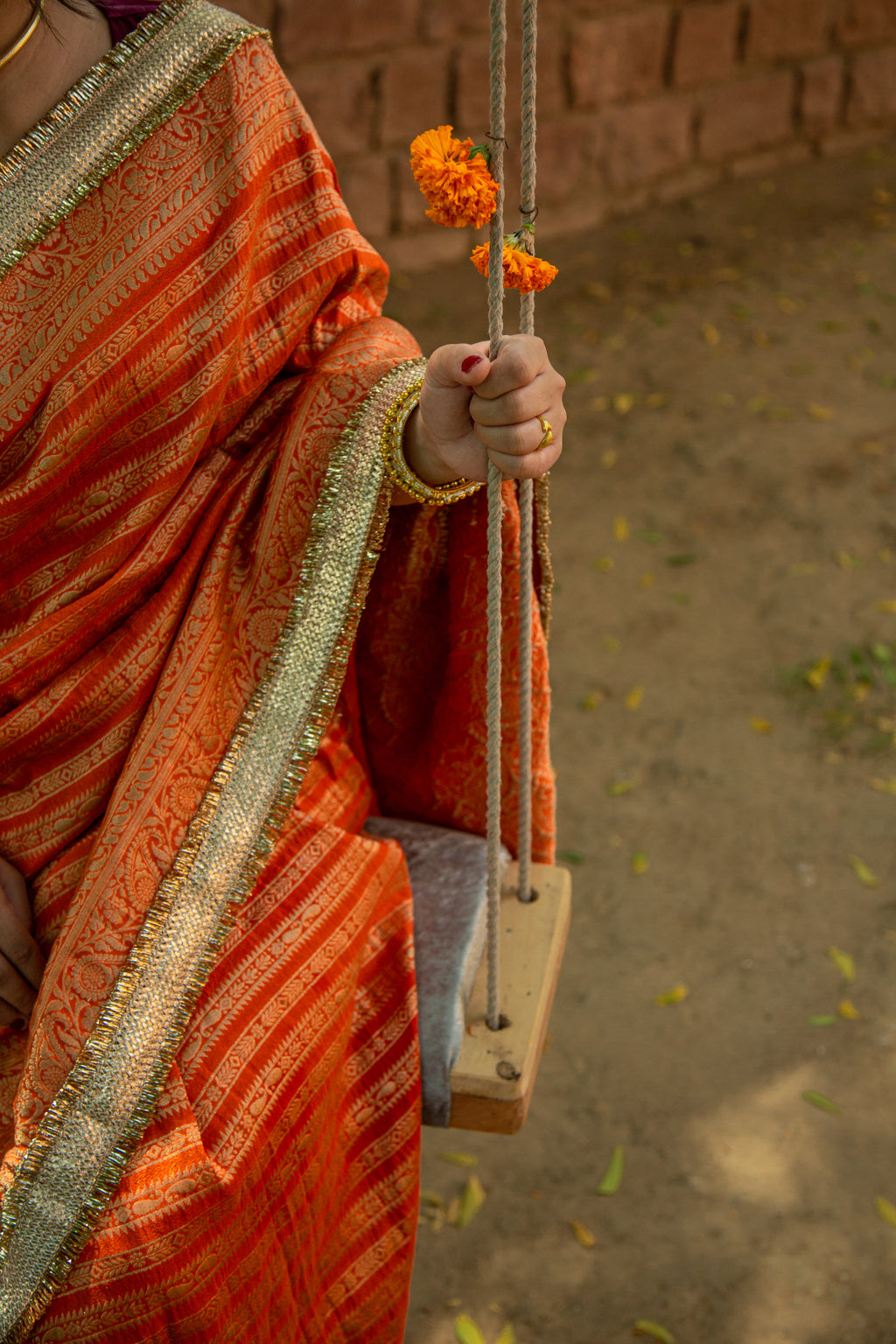 Aayat केसरी