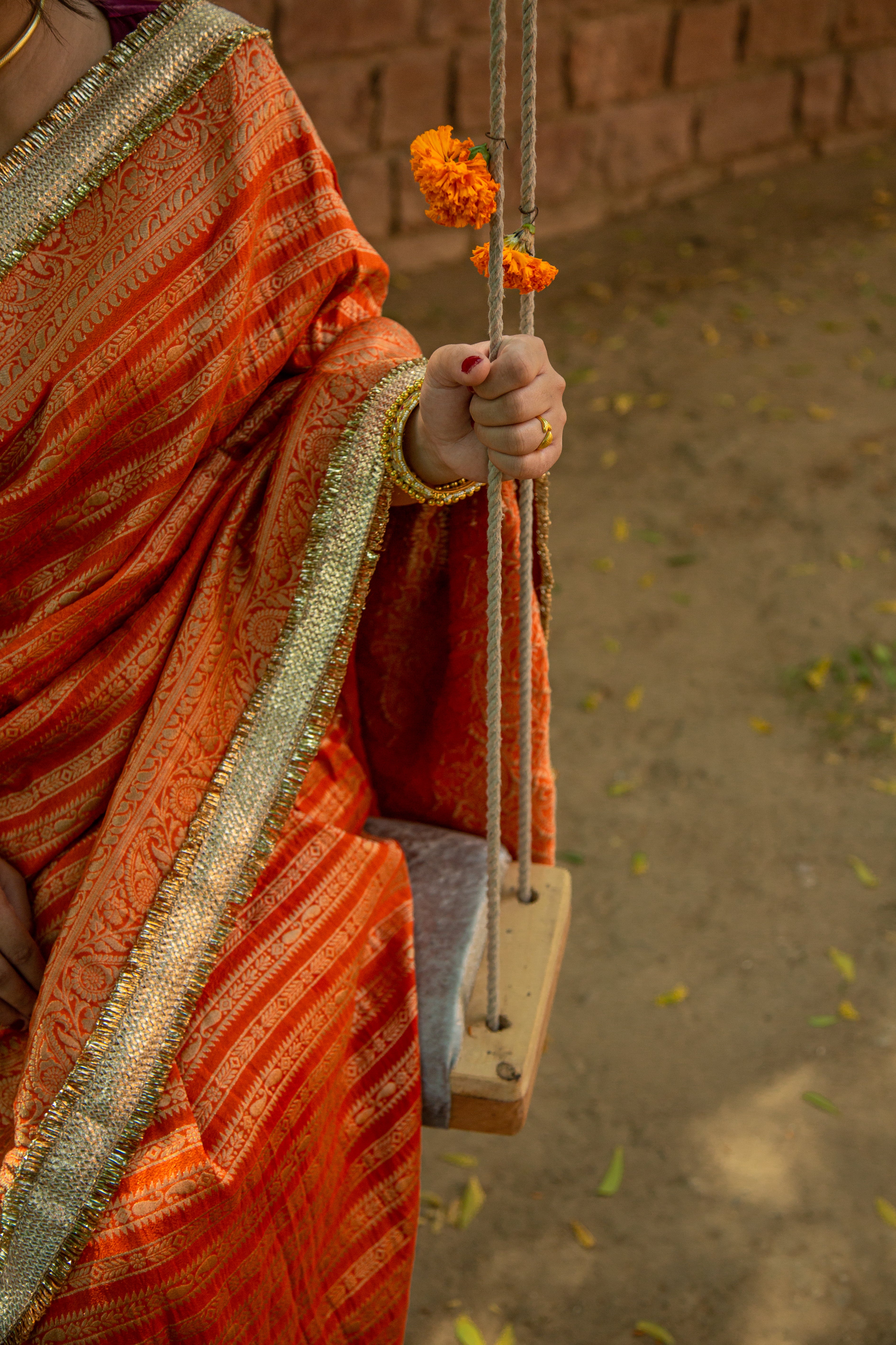 Aayat केसरी