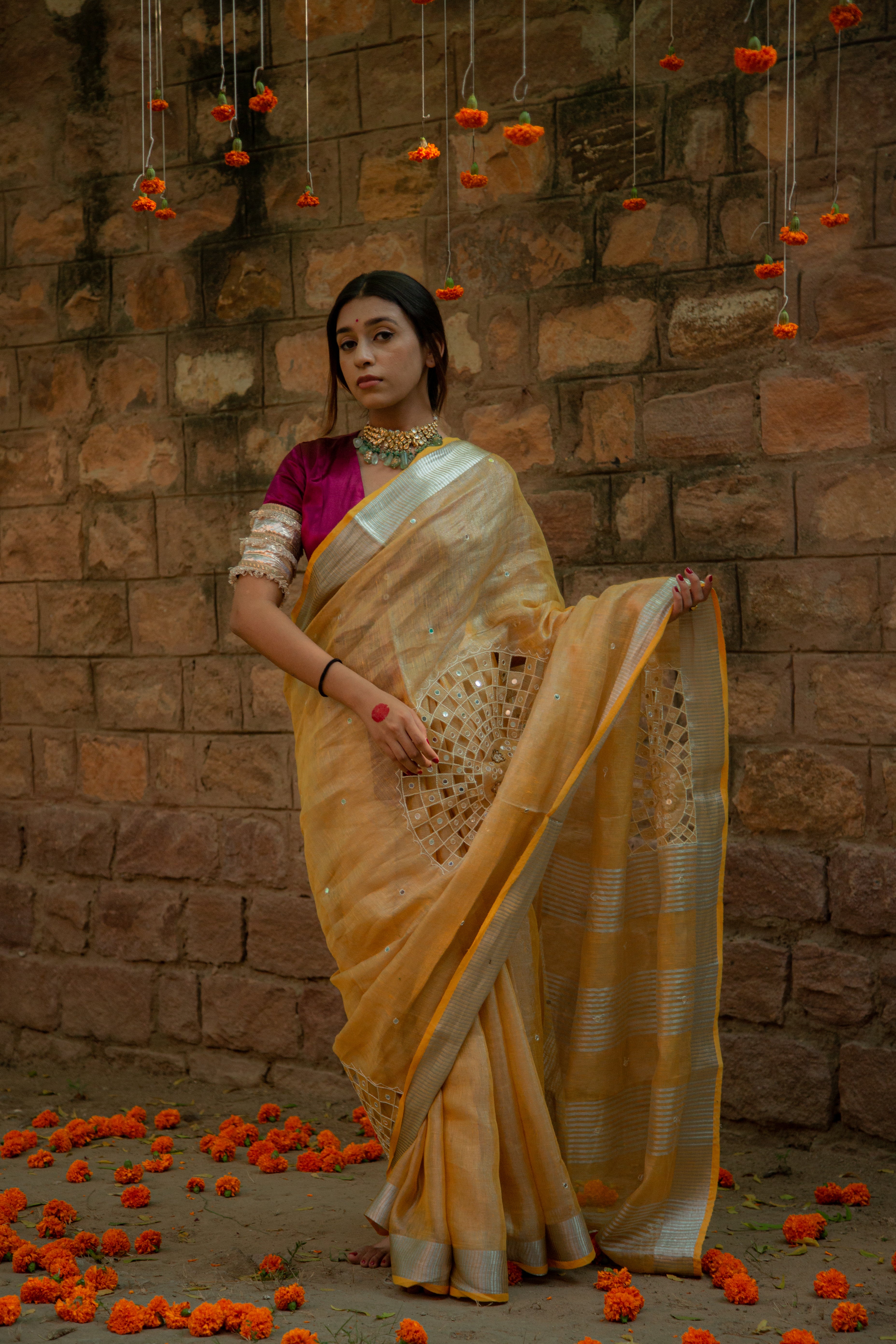 Inayat हल्दी