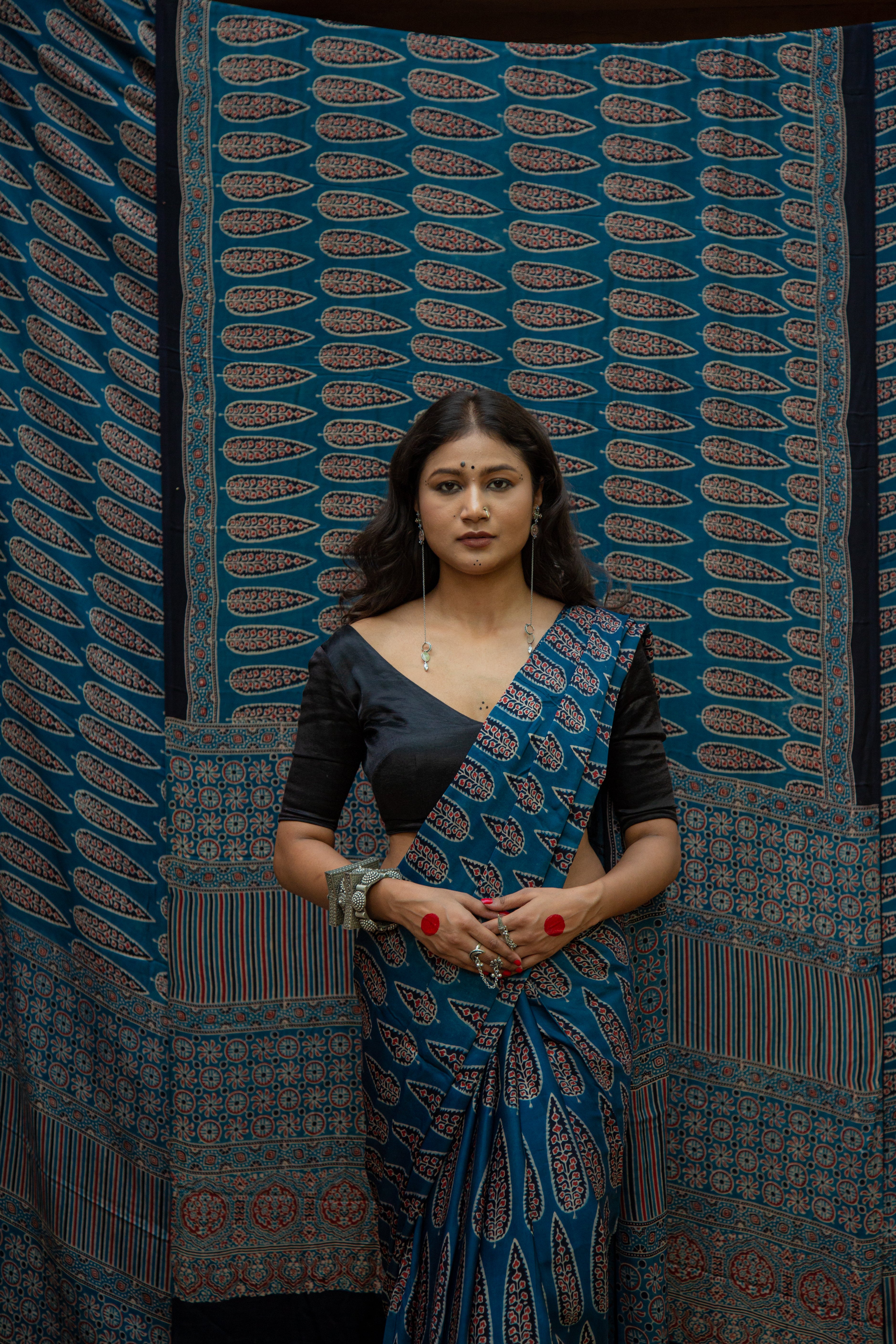Nadia नील