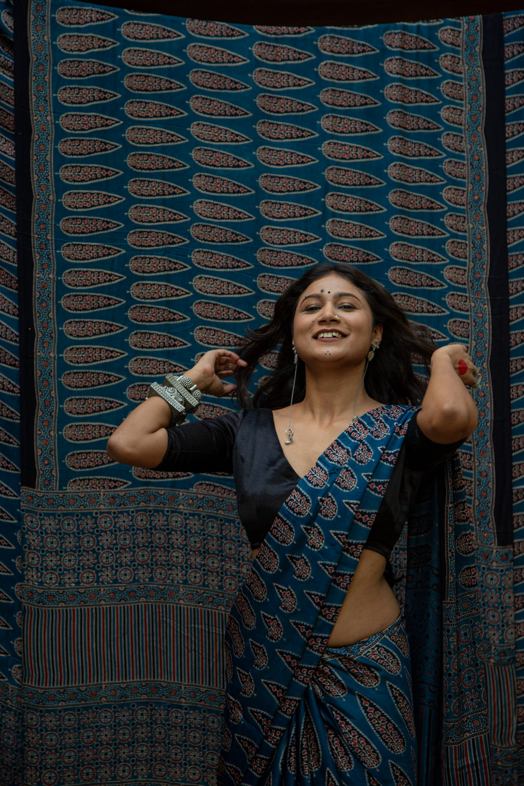 Nadia नील