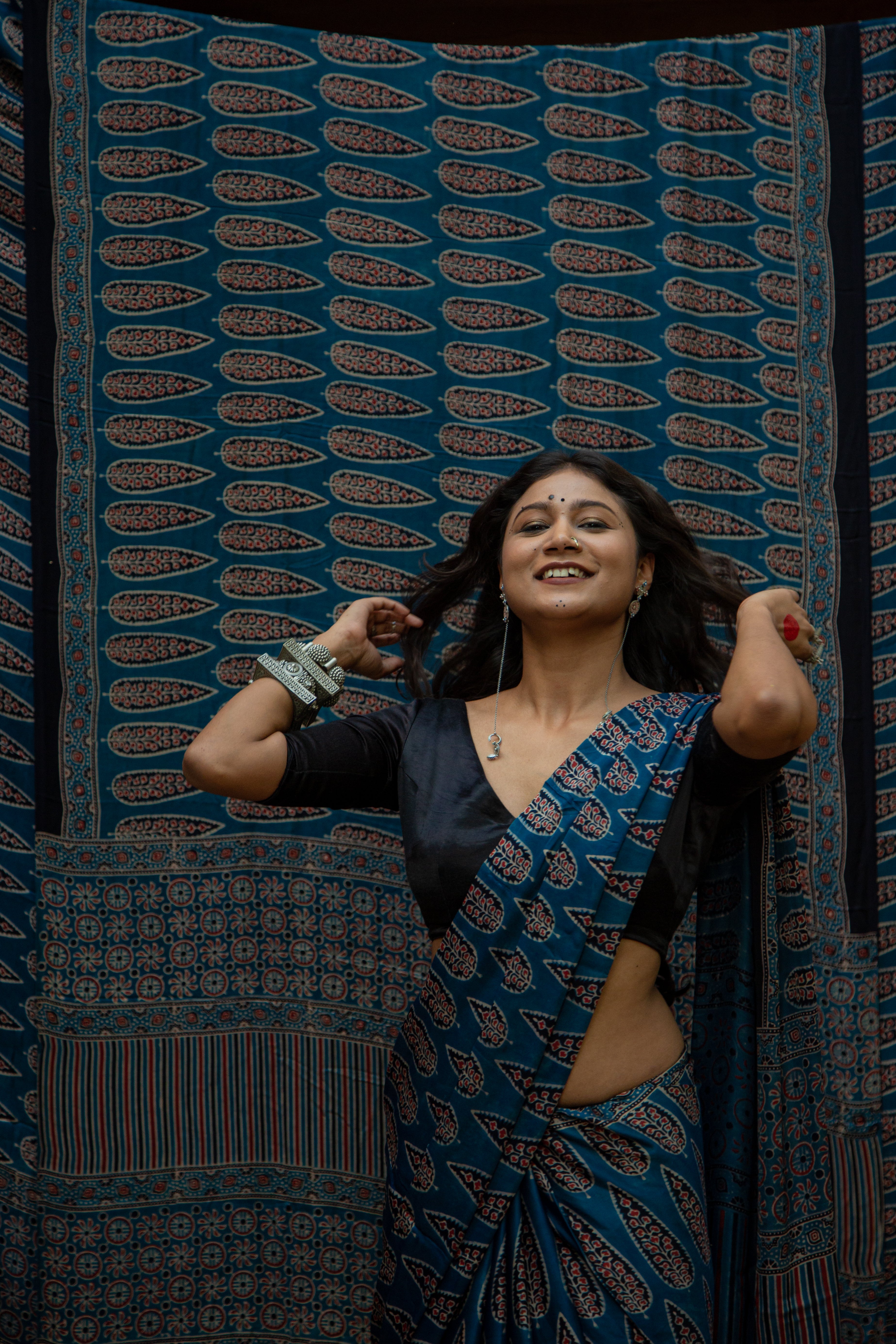 Nadia नील