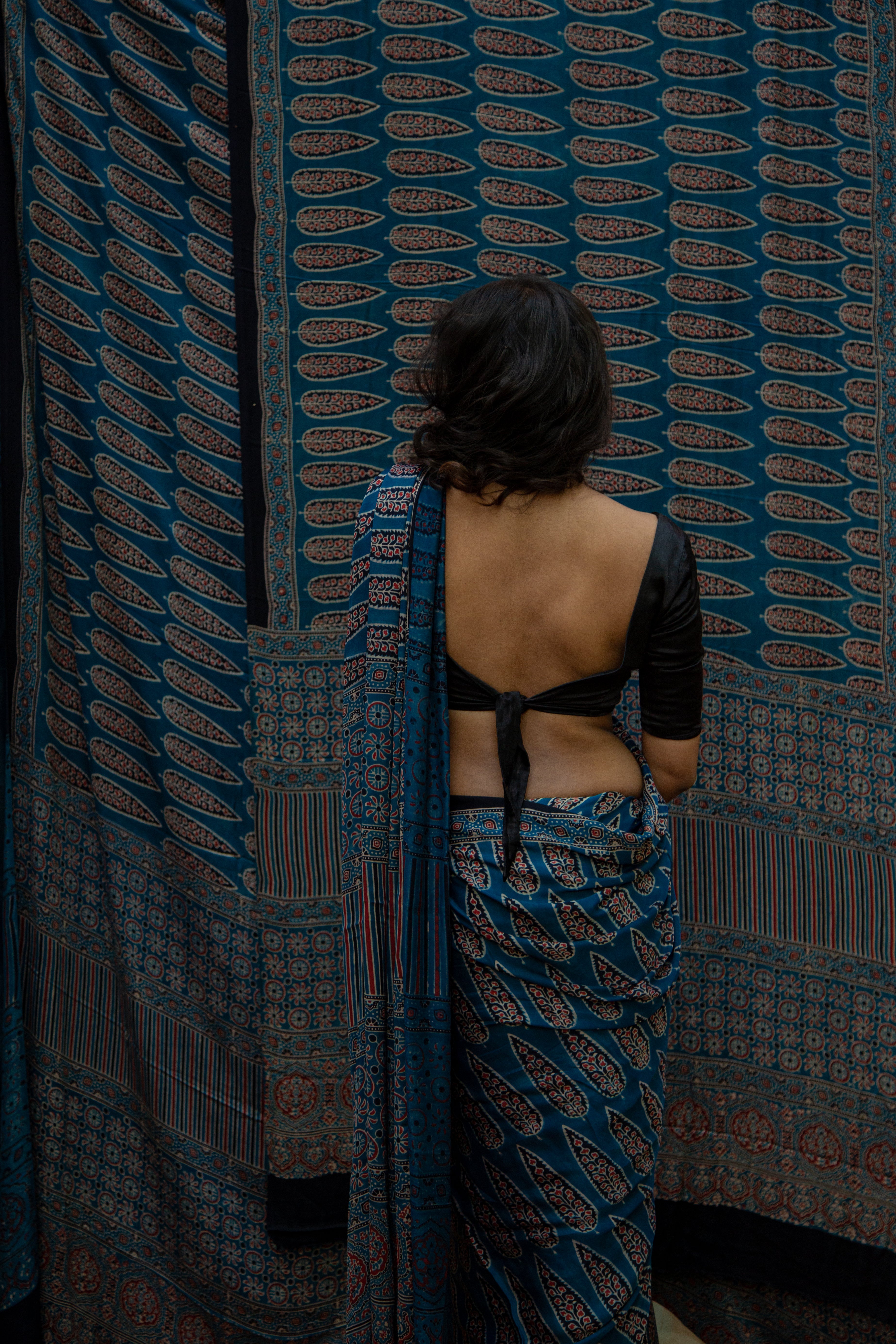 Nadia नील
