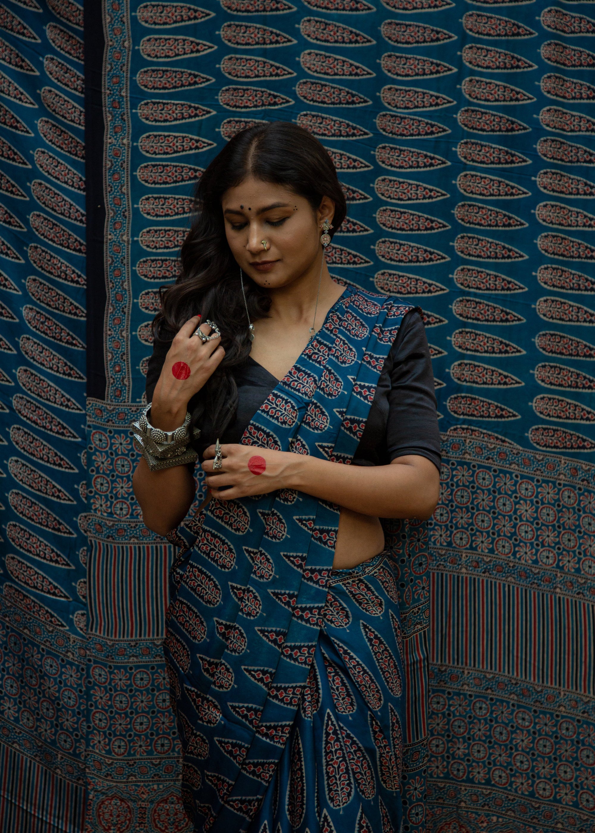 Nadia नील