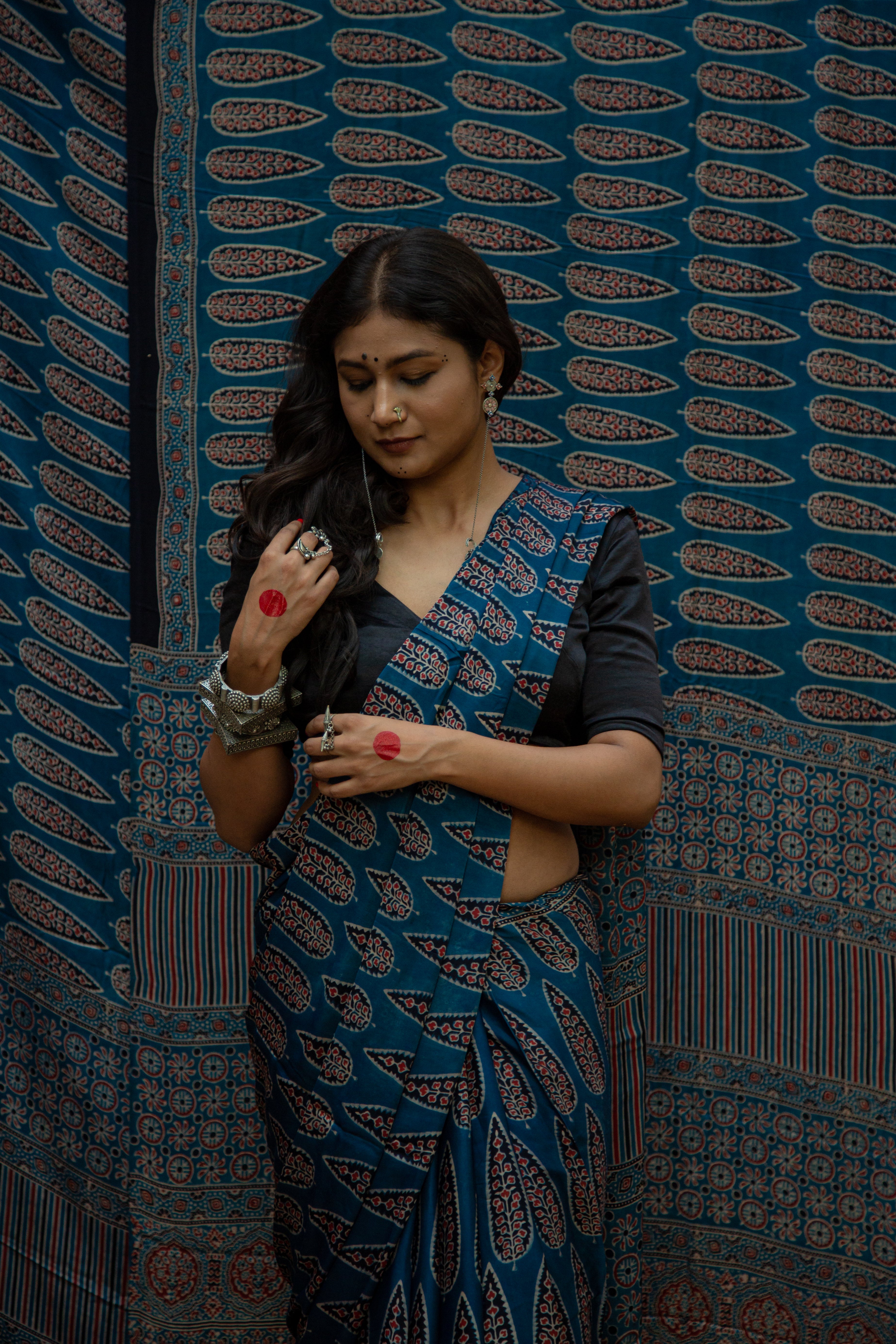 Nadia नील