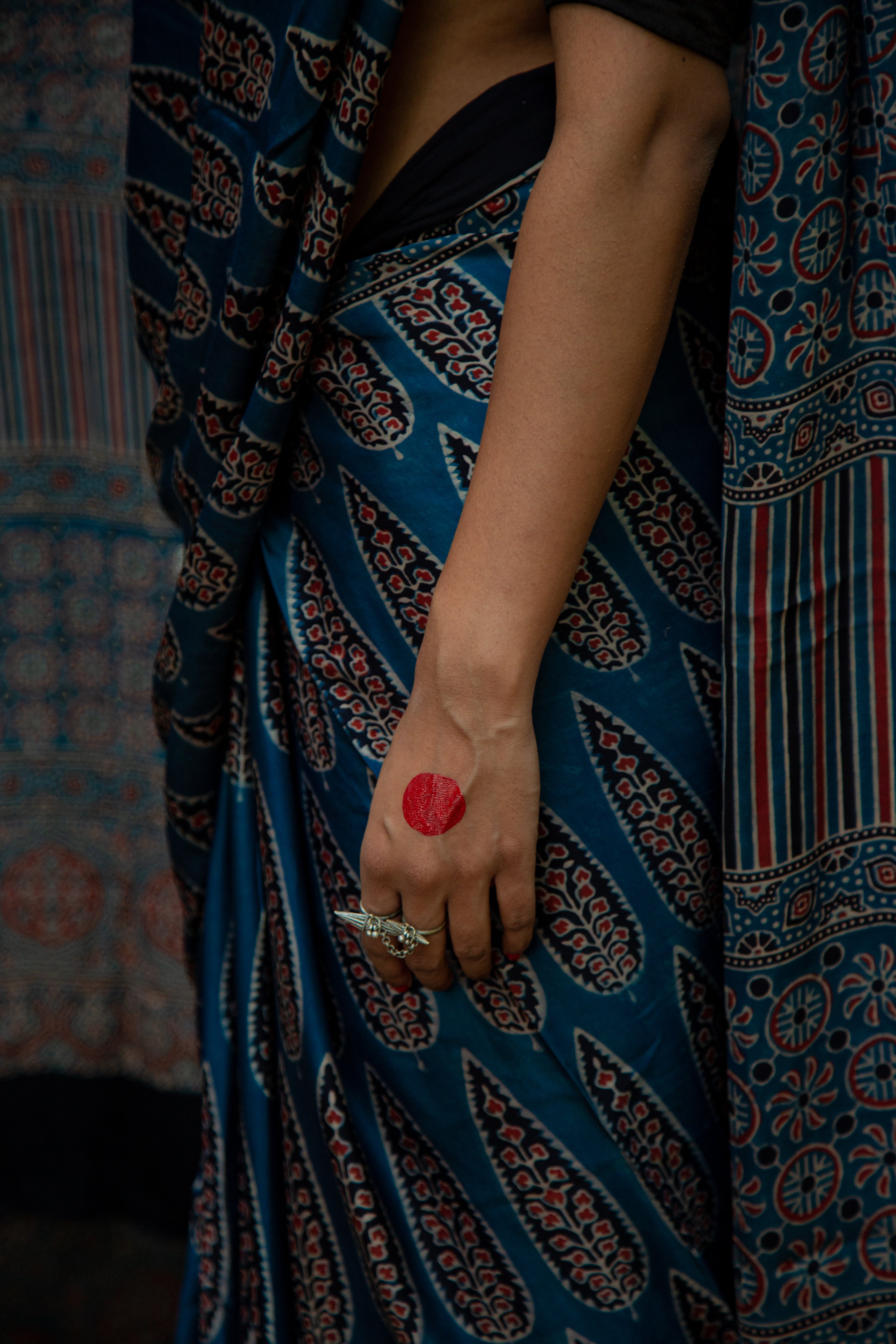Nadia नील