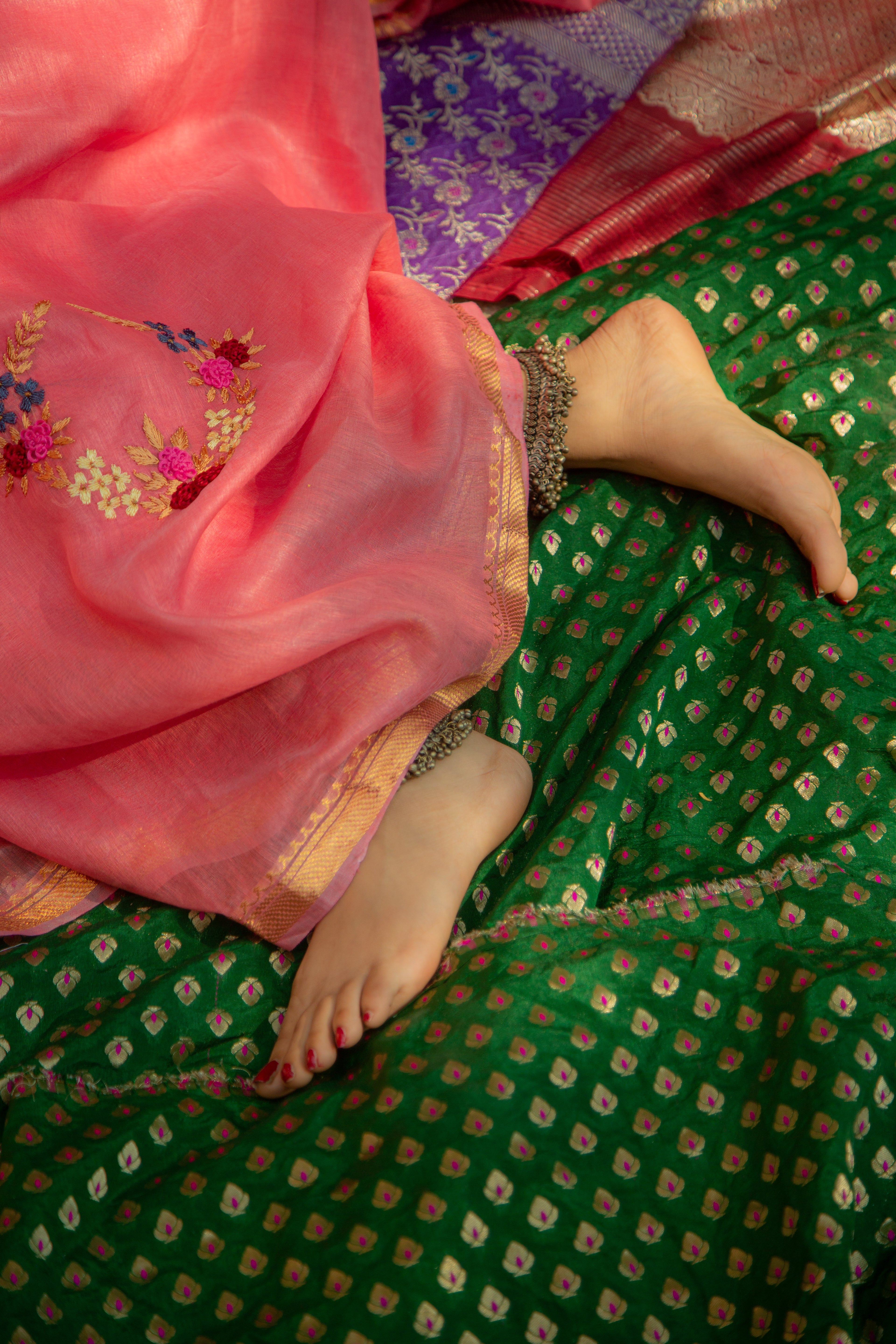 Sunehri गुलाबी