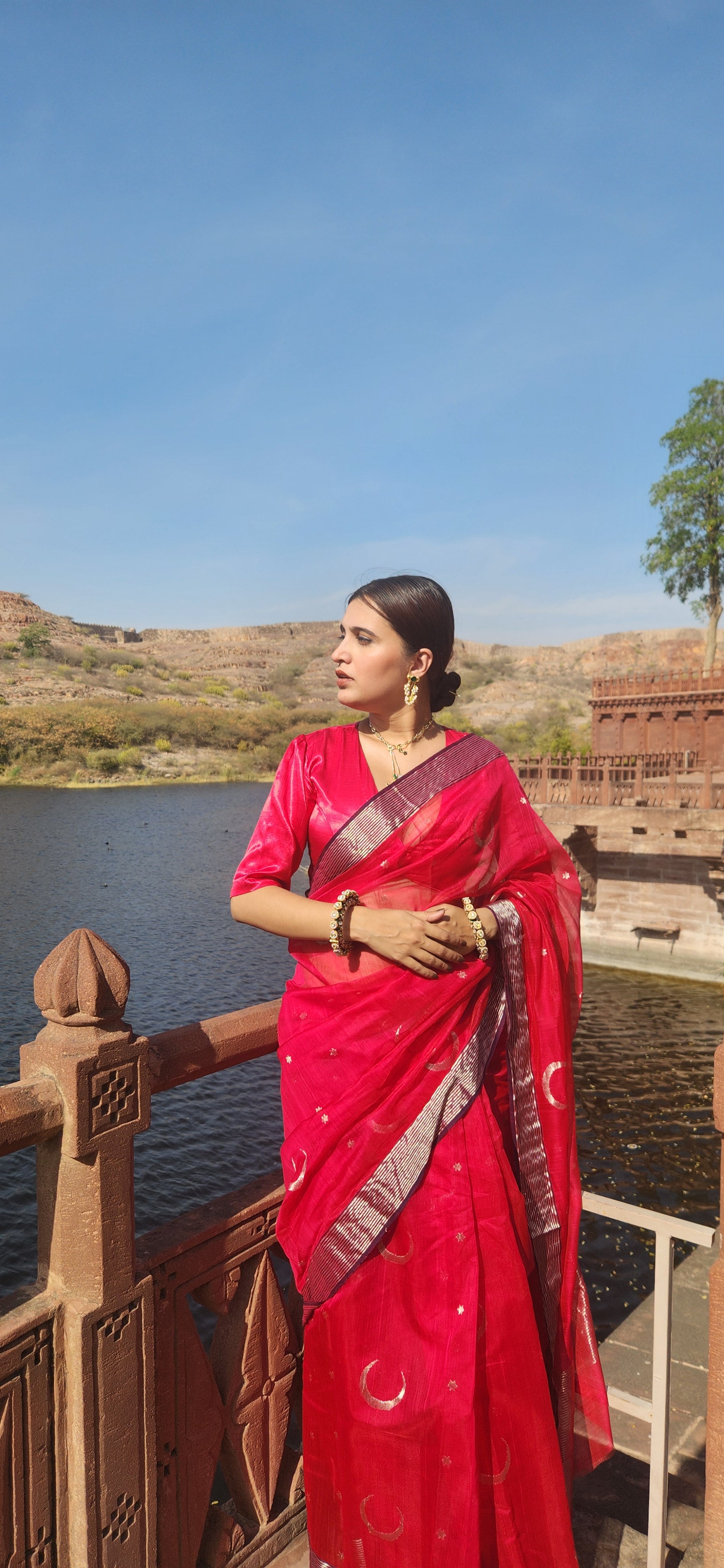 Ratri गुलाबी