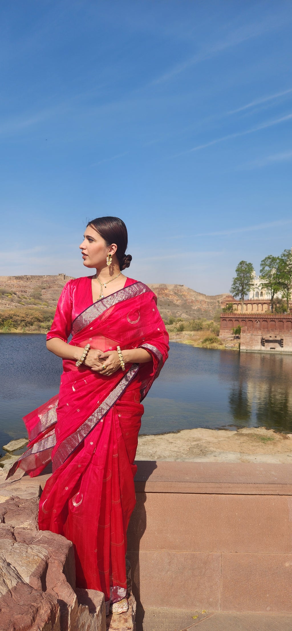 Ratri गुलाबी