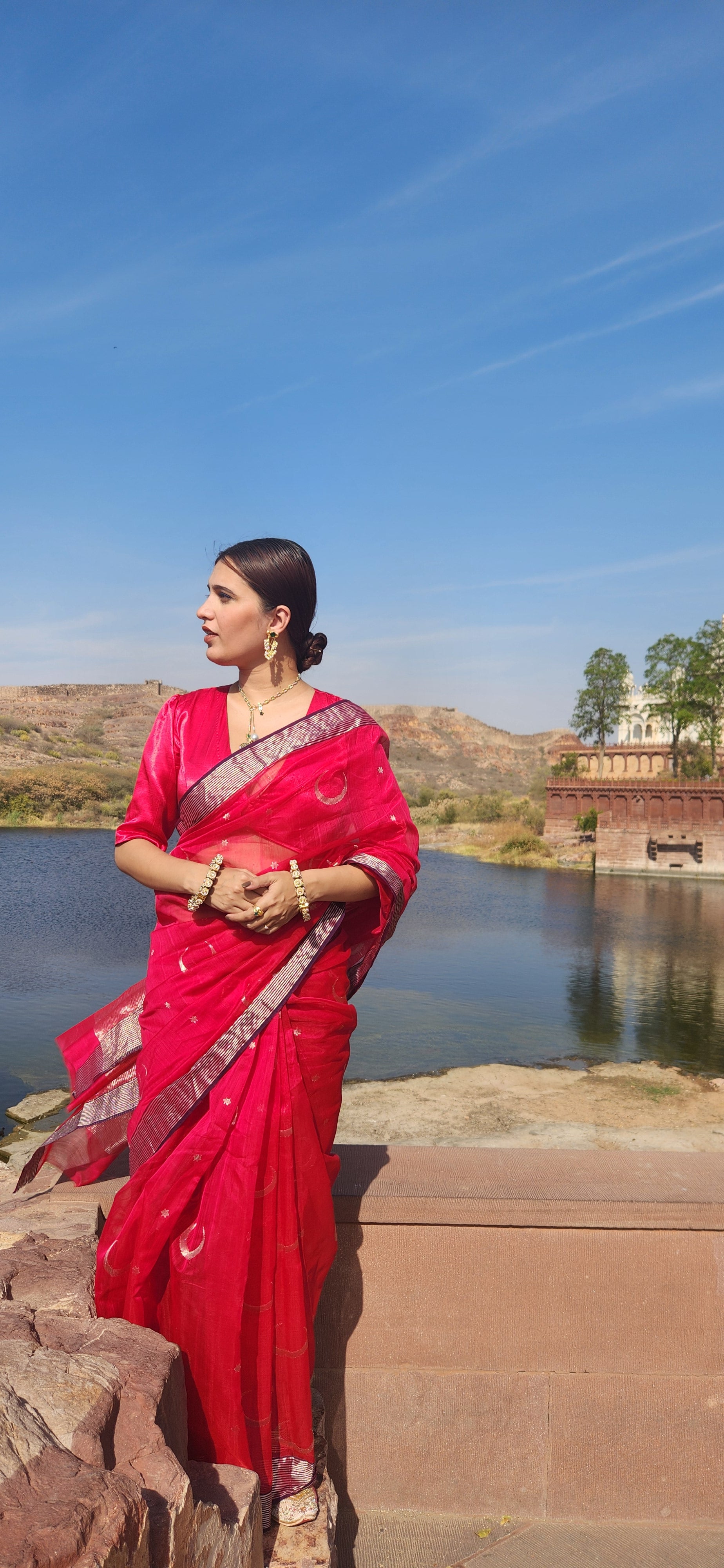 Ratri गुलाबी