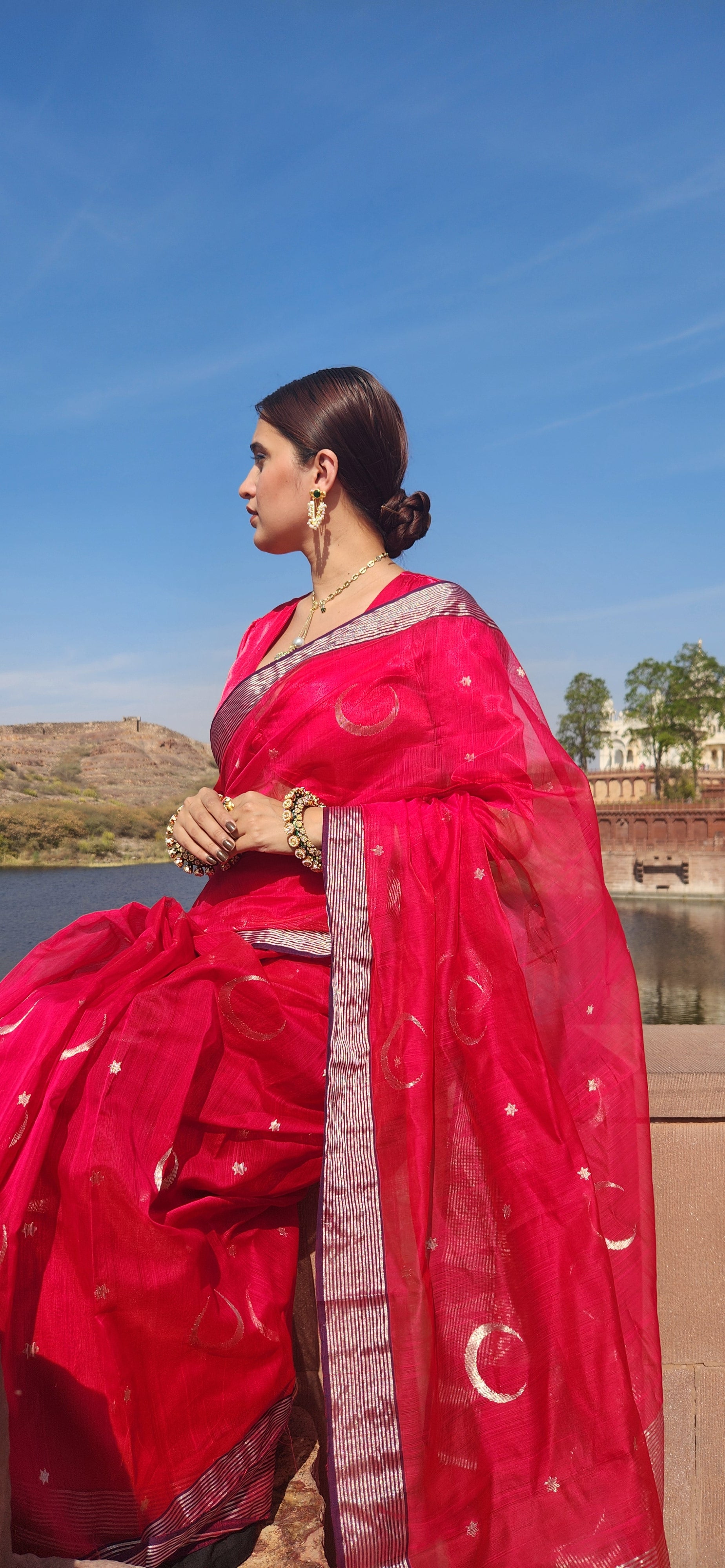 Ratri गुलाबी