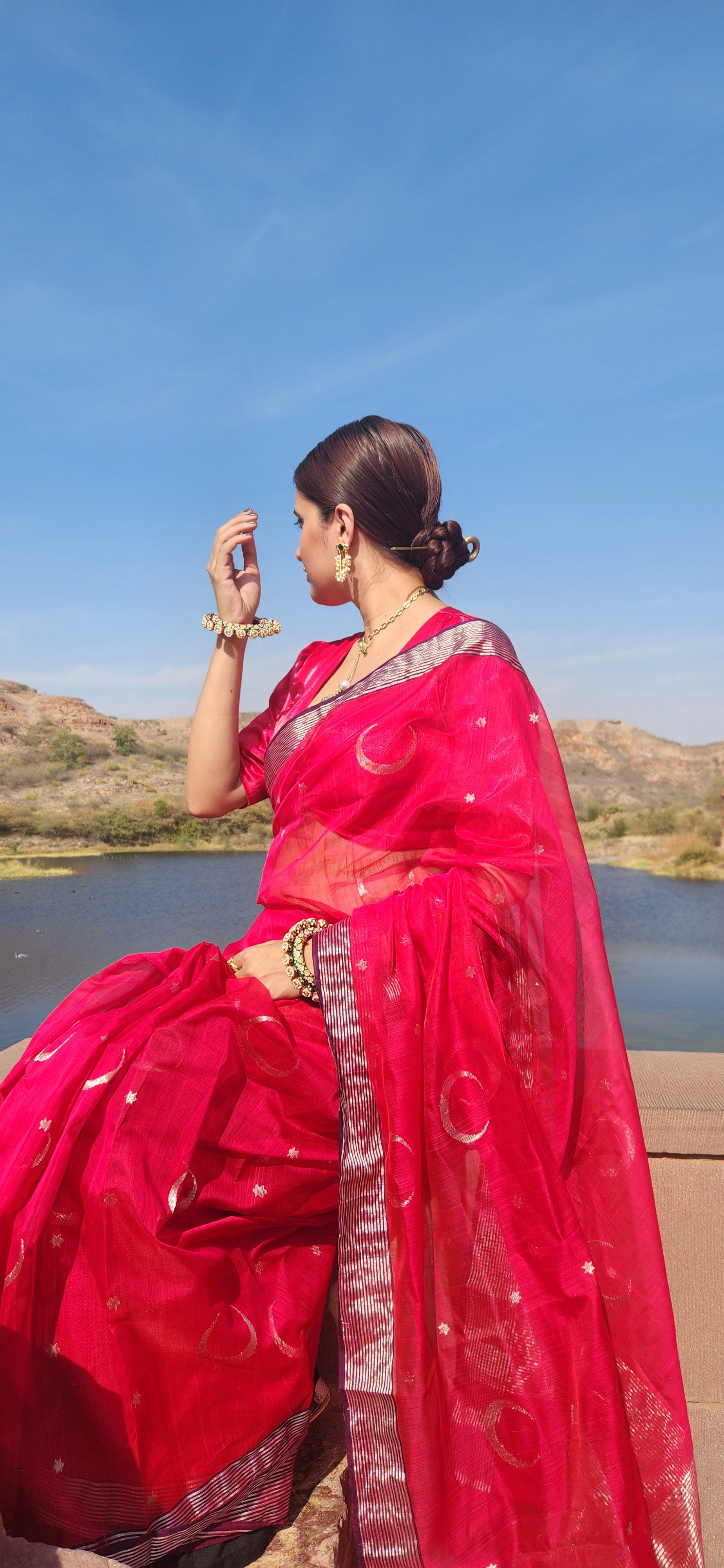 Ratri गुलाबी