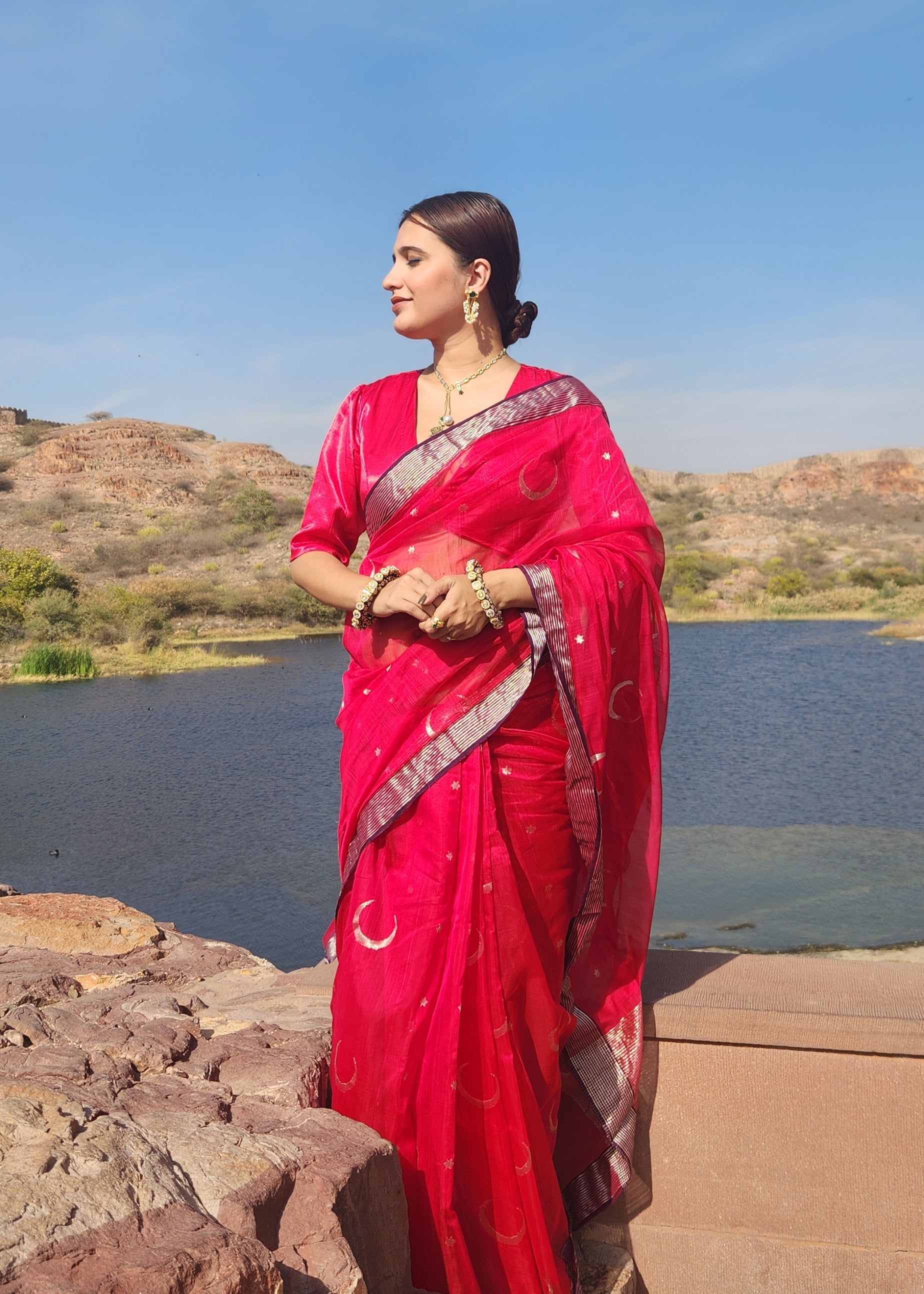 Ratri गुलाबी