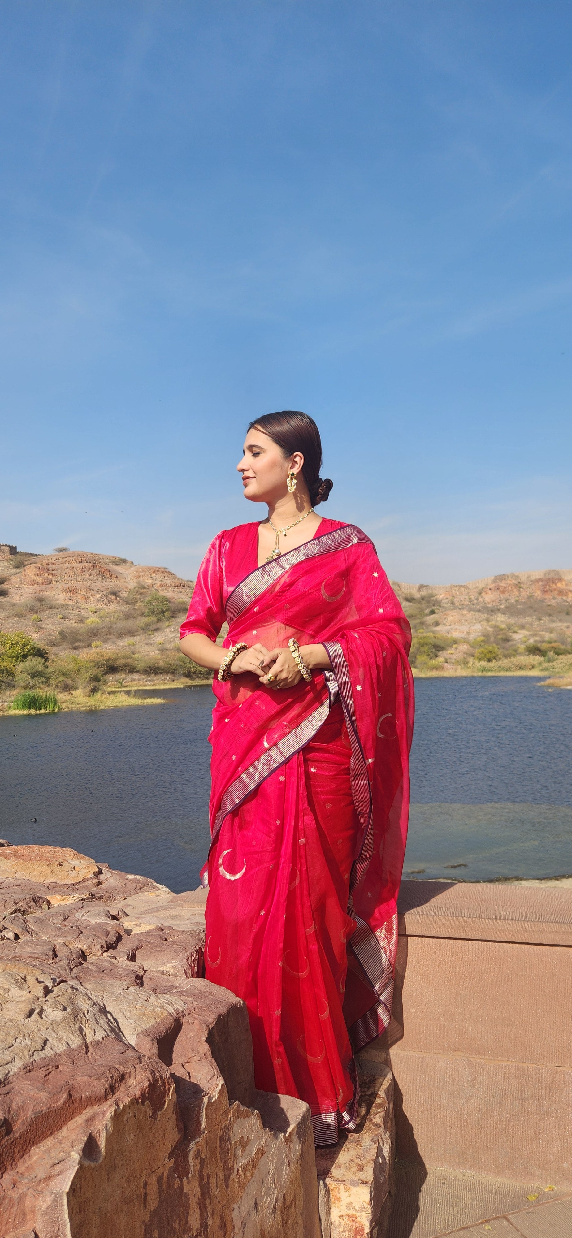 Ratri गुलाबी