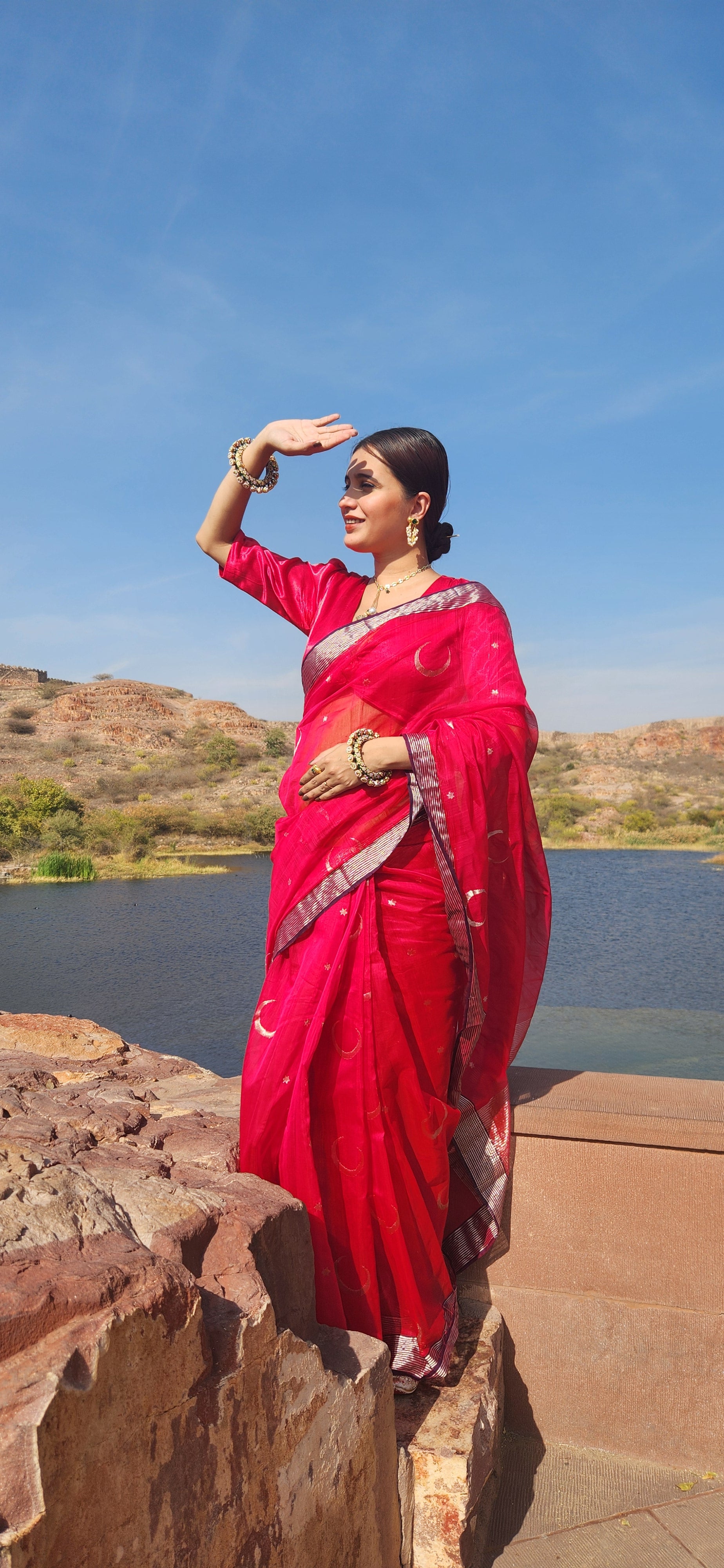 Ratri गुलाबी