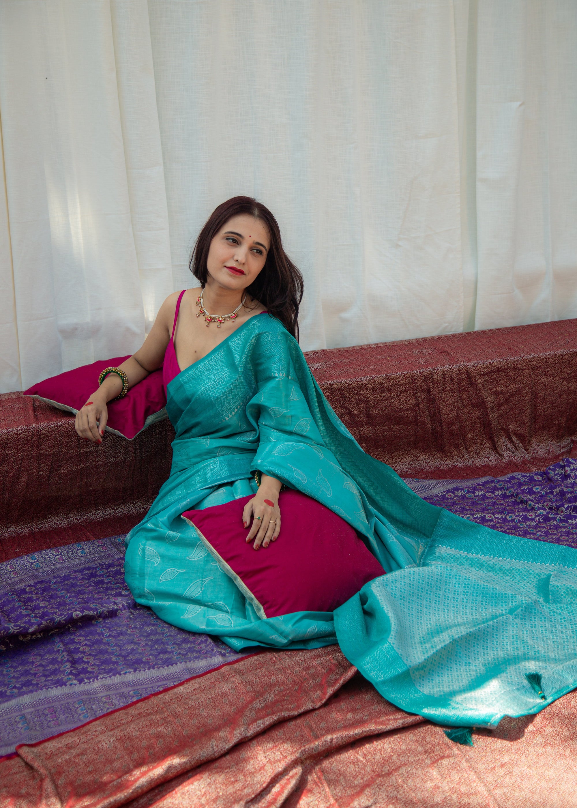 Lanvanya फ़िरोज़ी